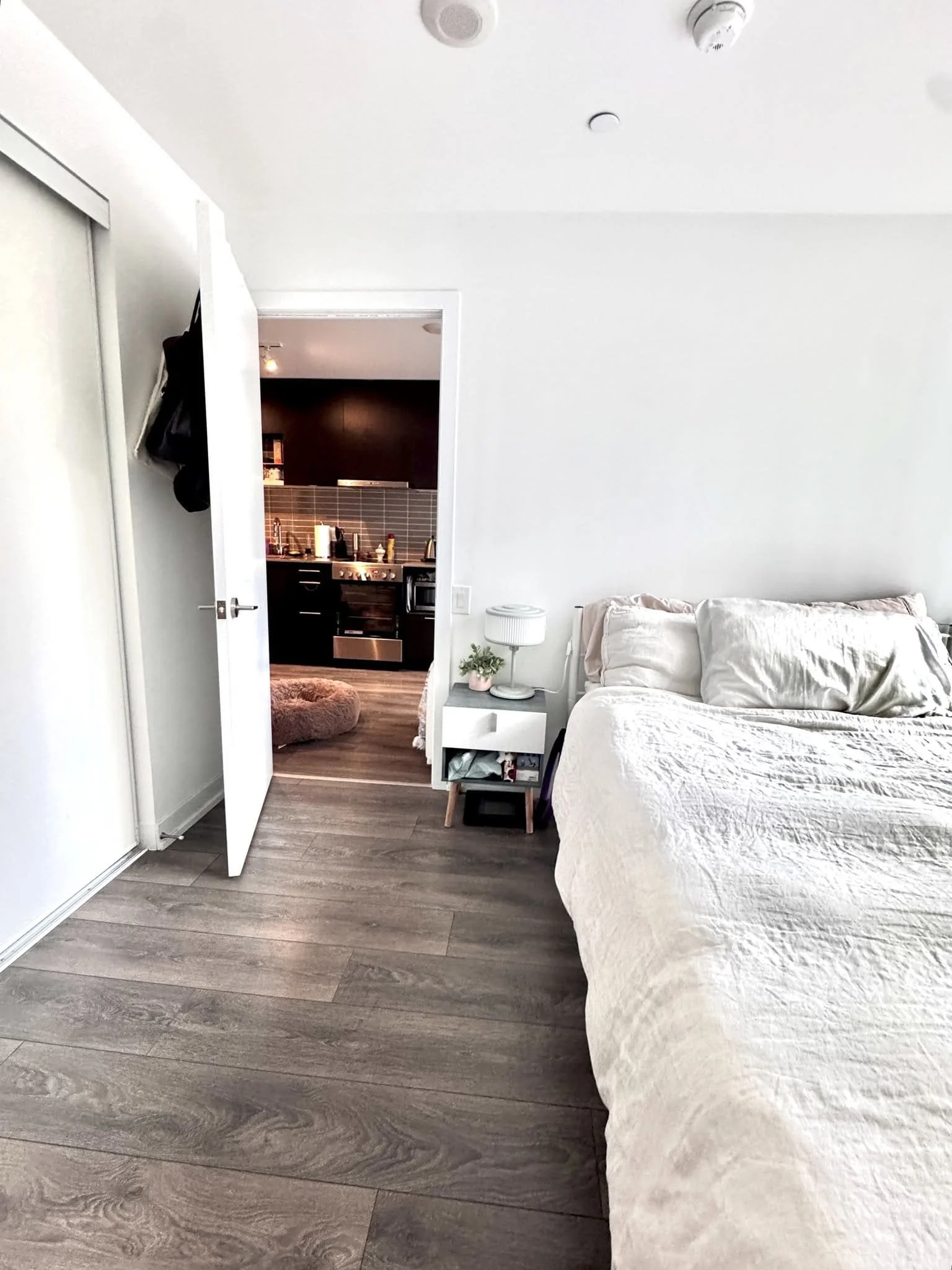365-church-st-condo-for-rent-toronto-downtown-9.jpg