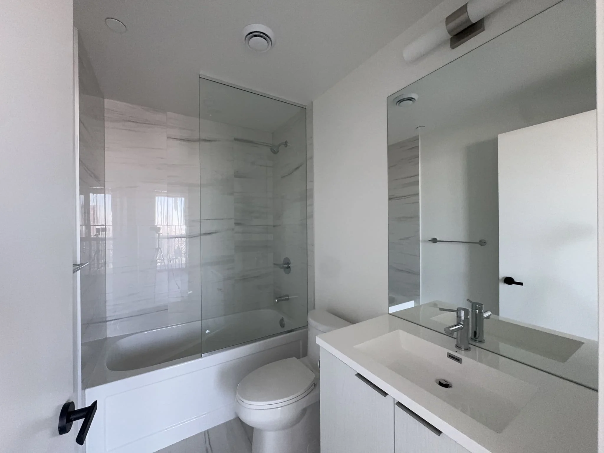 8-Interchange-Way-Assignment-Sale-Unit-4807-bathroom.jpg