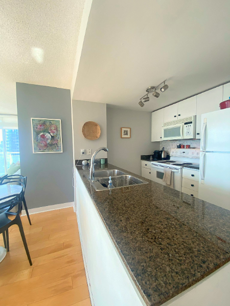 397-Front-St-W-condo-for-rent-6.png