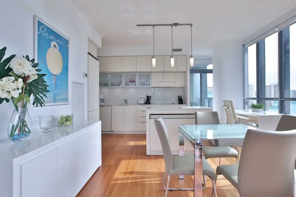 110-Charles-St-E-1903-condo-for-sale-9.jpg