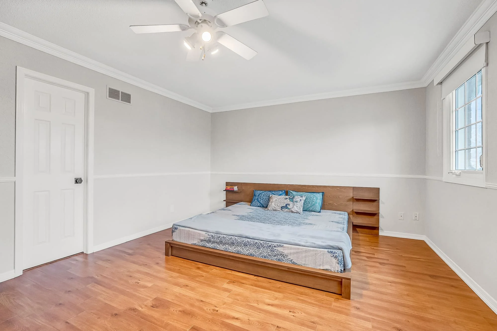 26_primary bed-2.jpg