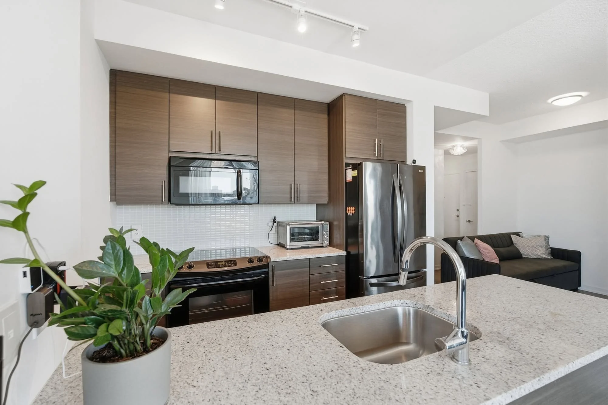 70-forest-manor-rd-1012-condo-for-sale-10.jpg