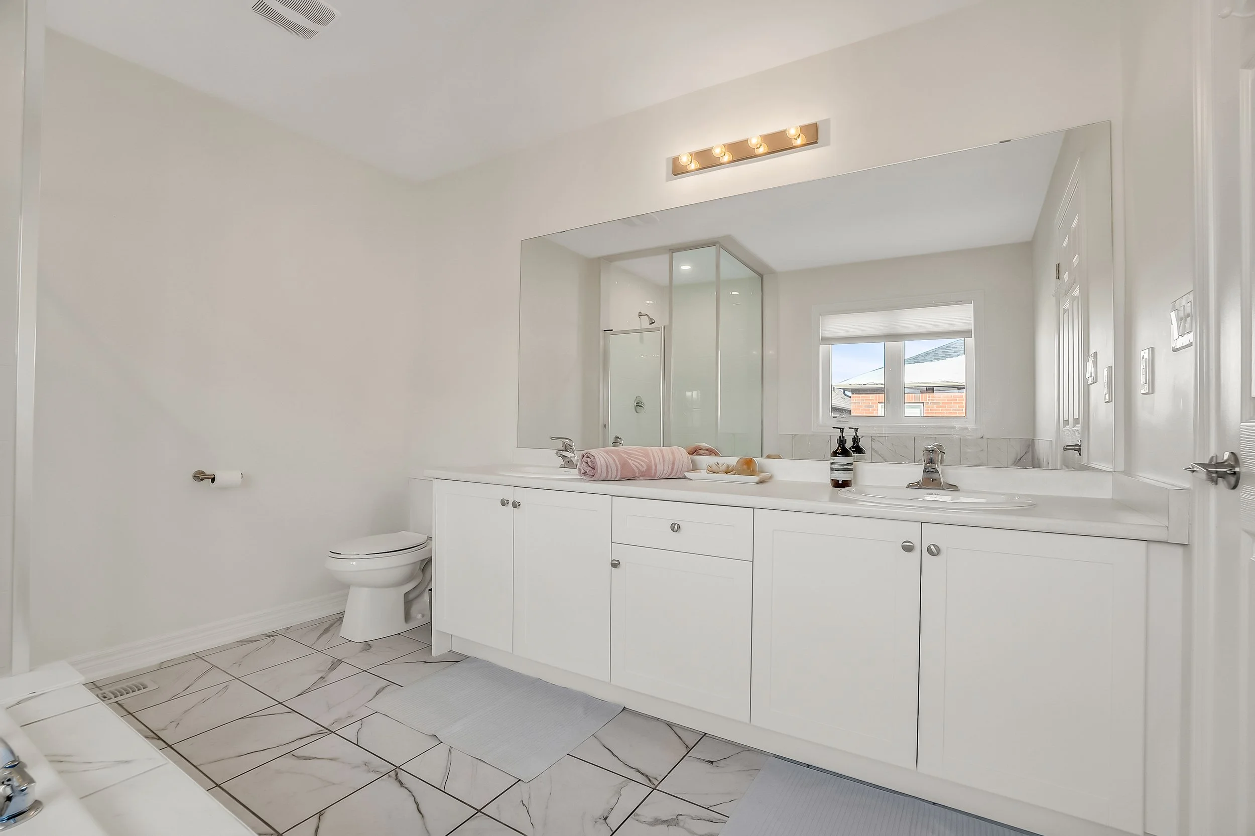 32_primary ensuite-1.jpg