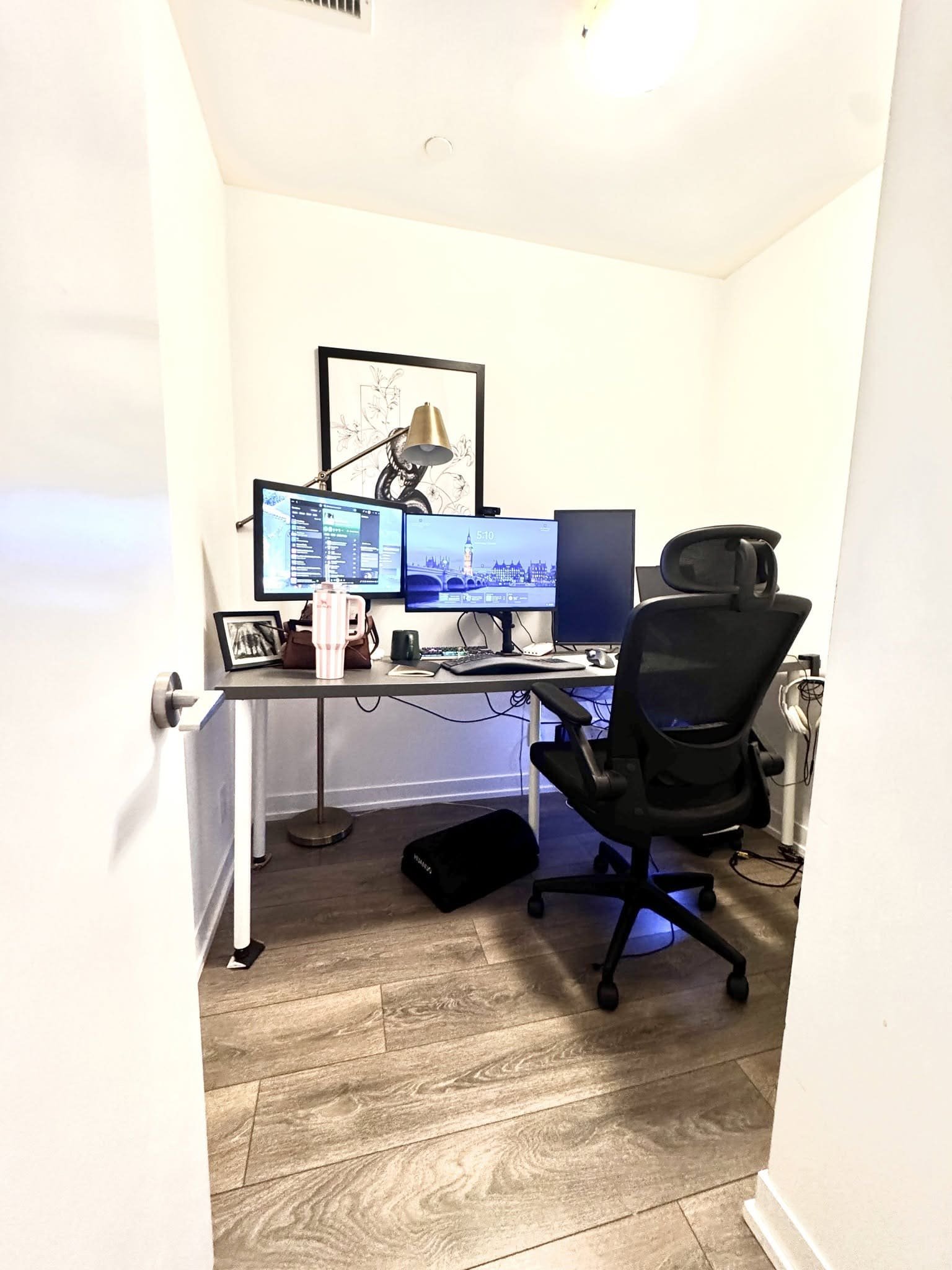 365-church-st-condo-for-rent-toronto-downtown-11.jpg