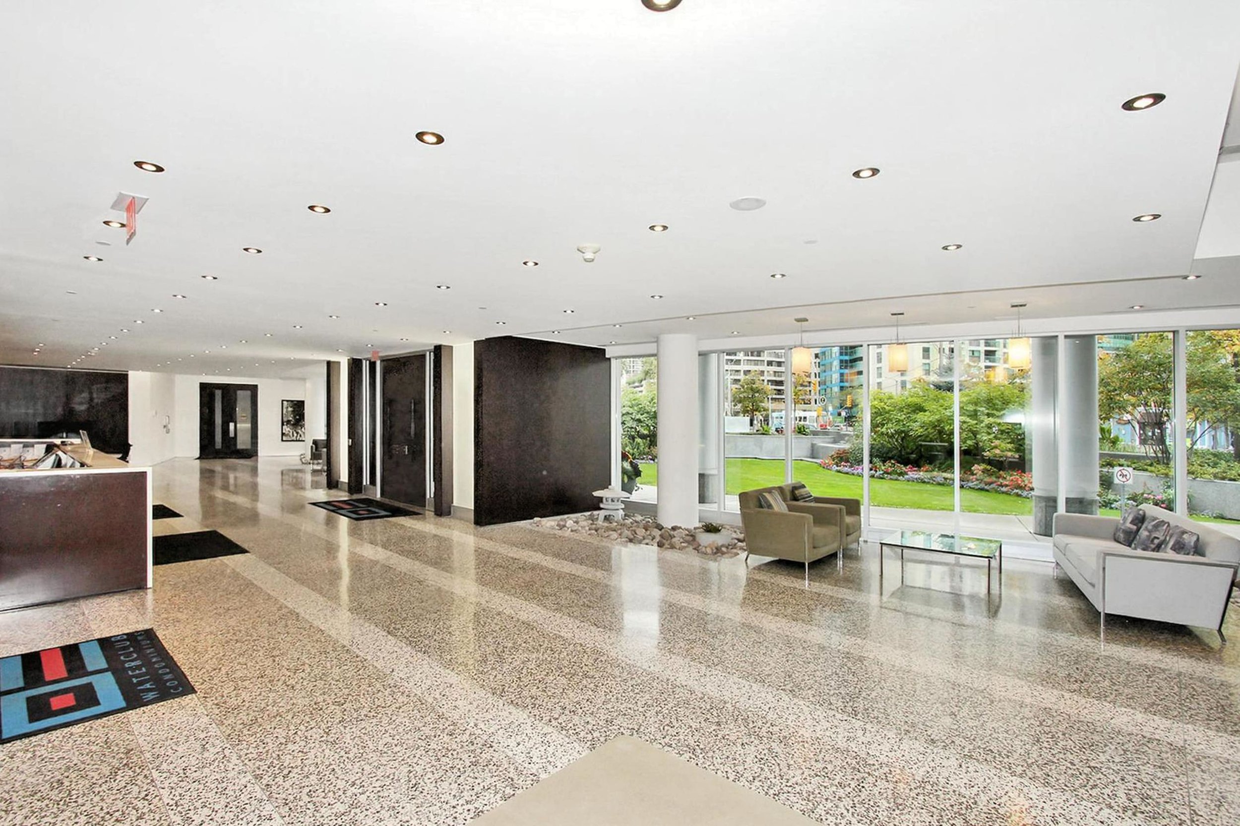 3-lobby1.jpg