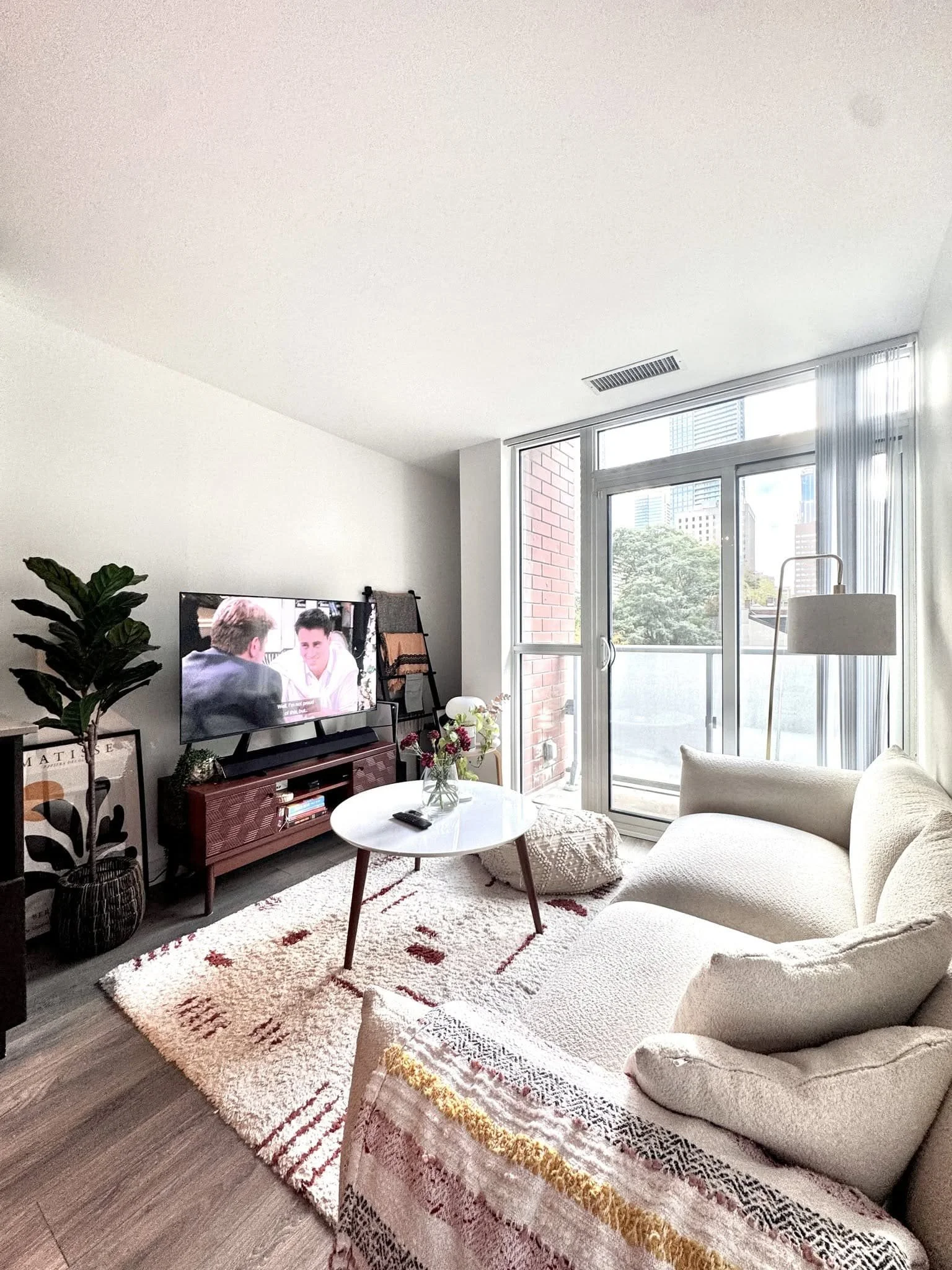 365-church-st-condo-for-rent-toronto-downtown-1.jpg