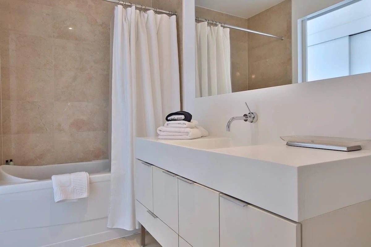 110-Charles-St-E-1903-condo-for-sale-16.jpg