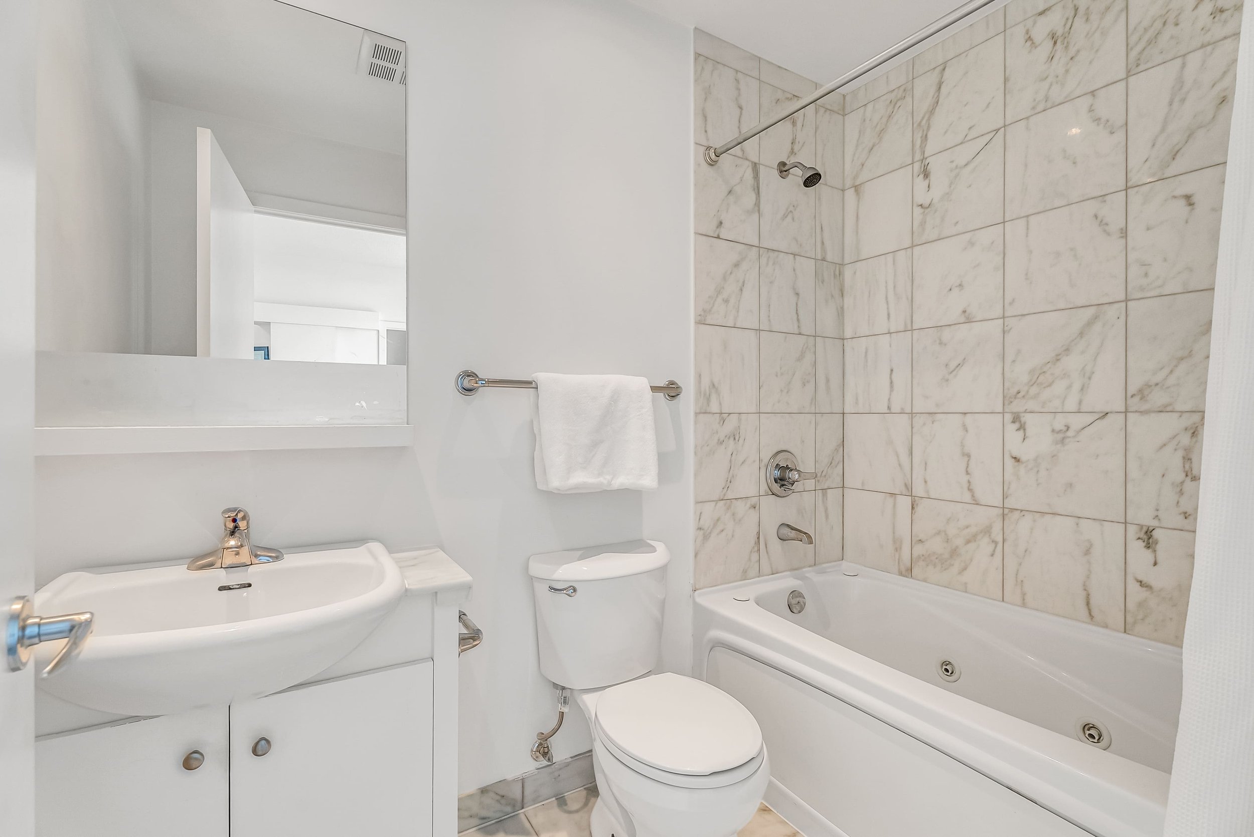 34-primary ensuite1.jpg