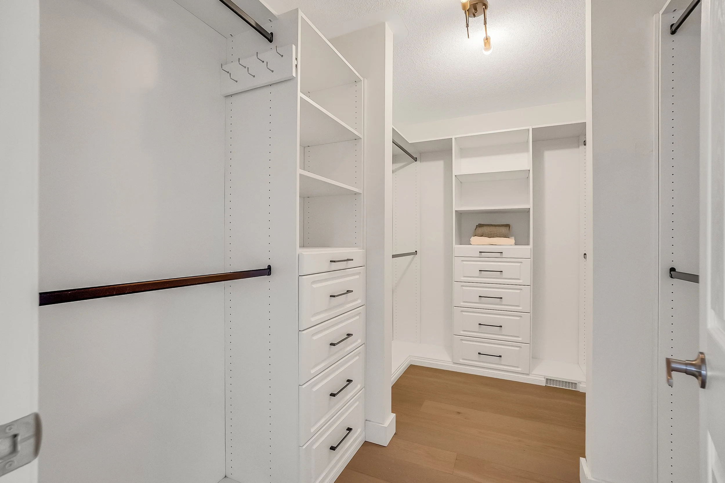 31_primary bed-5.jpg