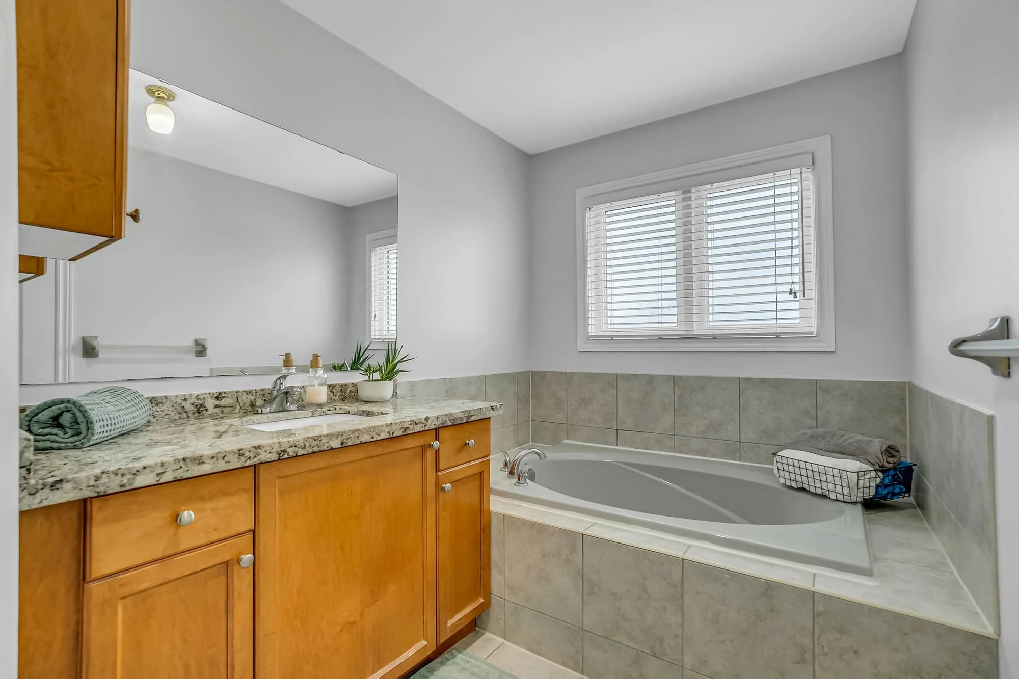 27_primary ensuite-1.jpg
