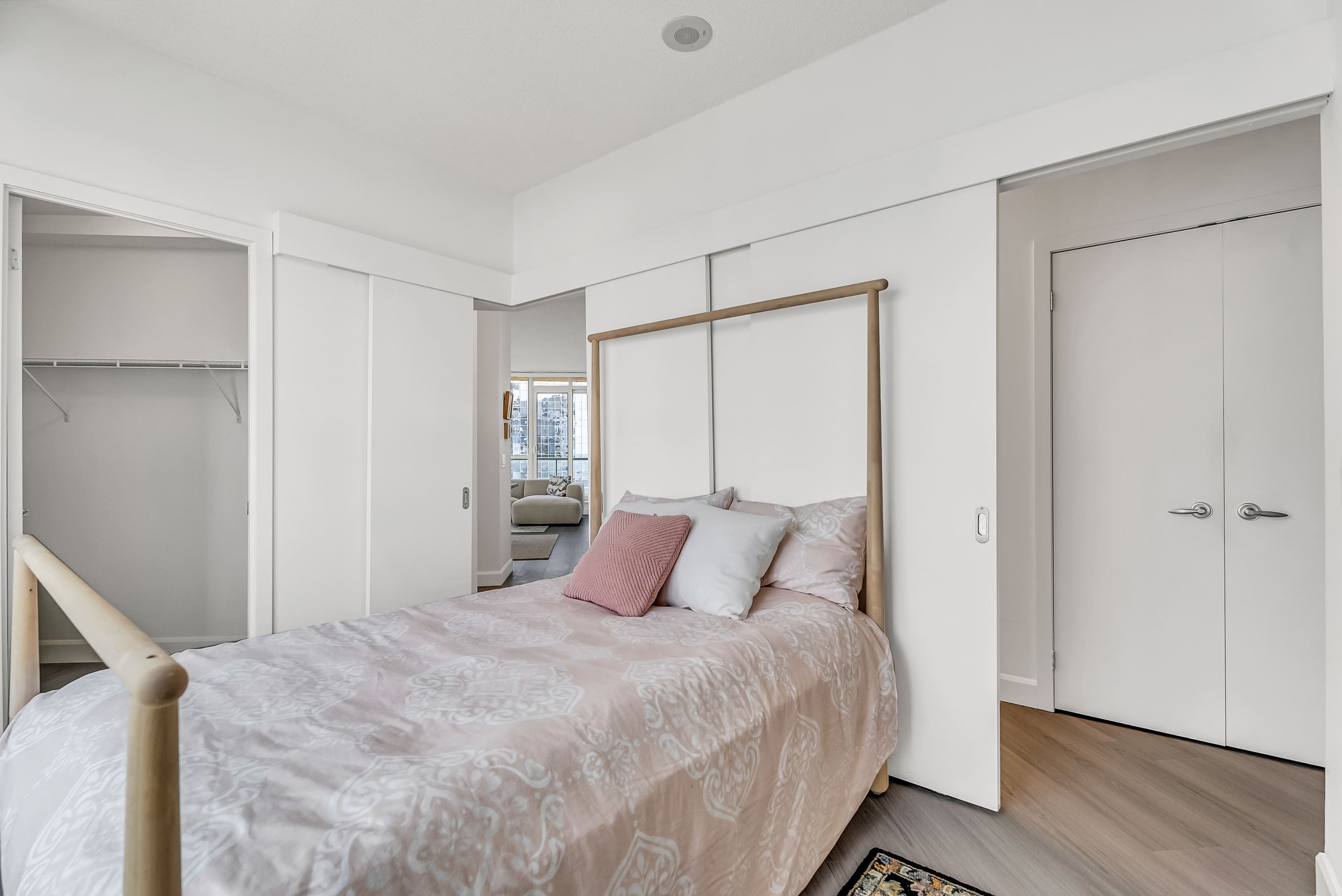 30-primary bedroom3.jpg
