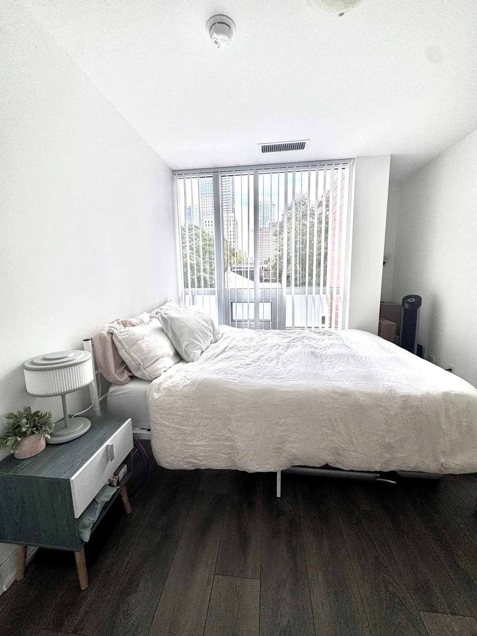 365-church-st-condo-for-rent-toronto-downtown-7.jpg