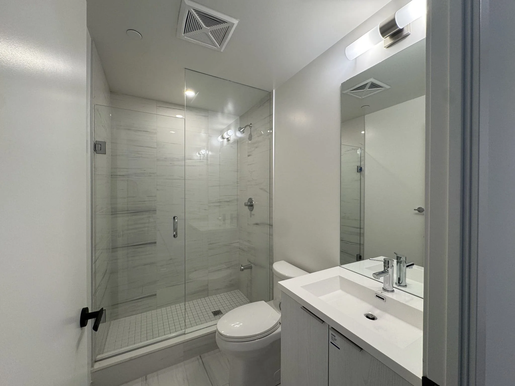 8-Interchange-Way-Assignment-Sale-Unit-4807-bath1.jpg
