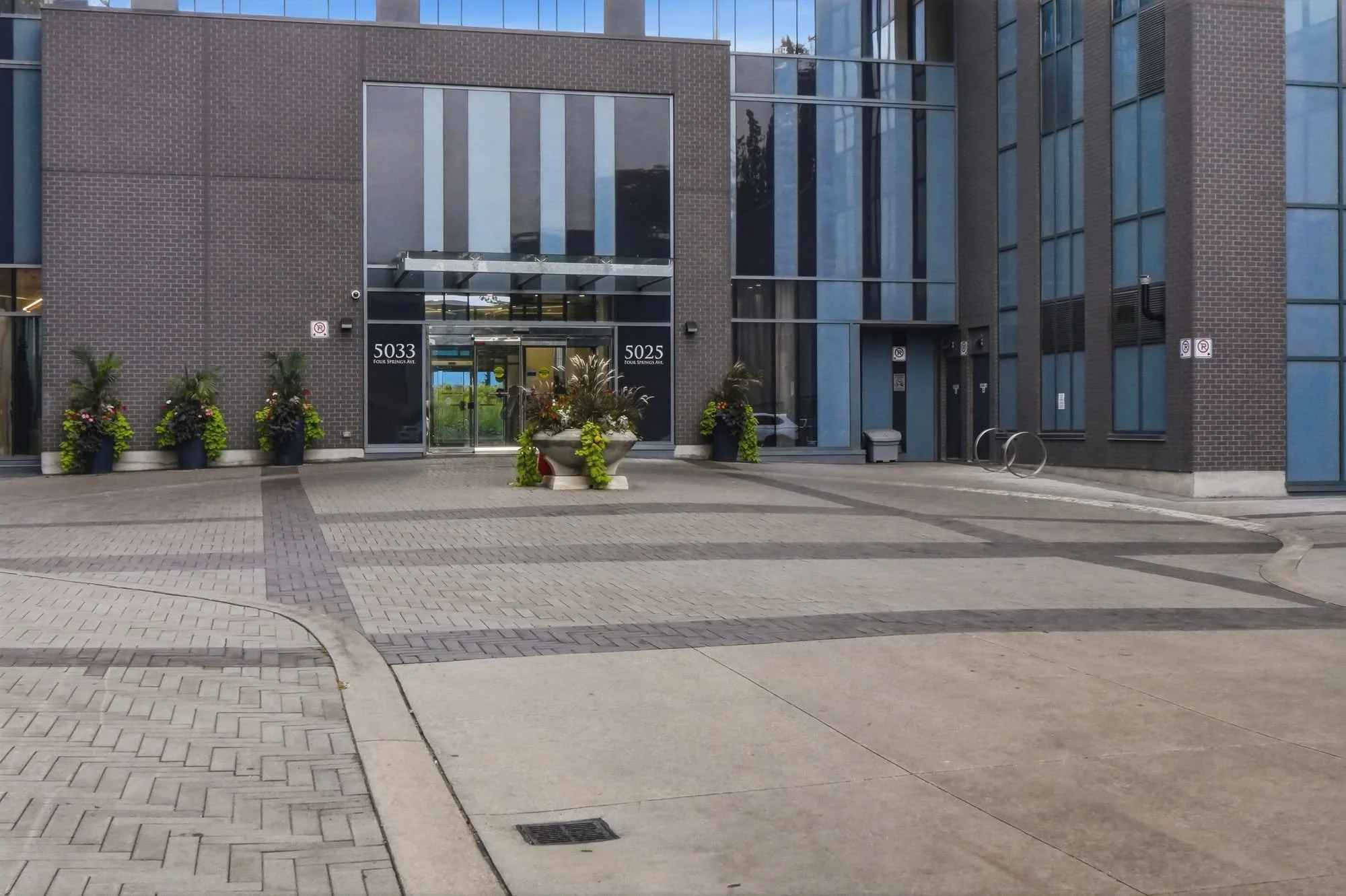 5025-four-springs-ave-condo-for-rent-mississauga-29.jpg