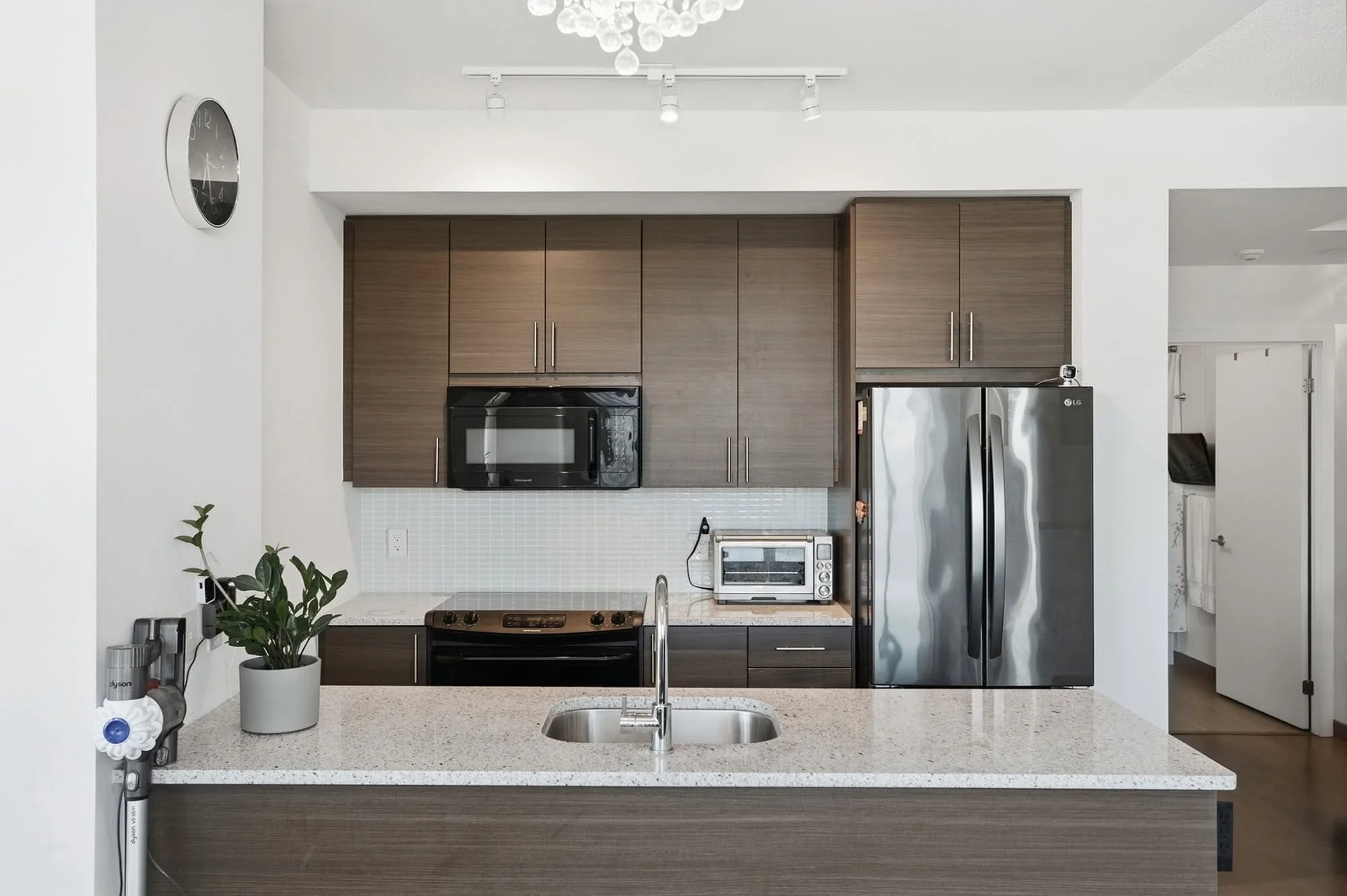70-forest-manor-rd-1012-condo-for-sale-9.jpg