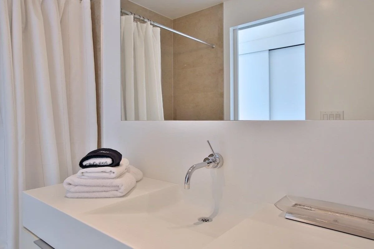 110-Charles-St-E-1903-condo-for-sale-17.jpg