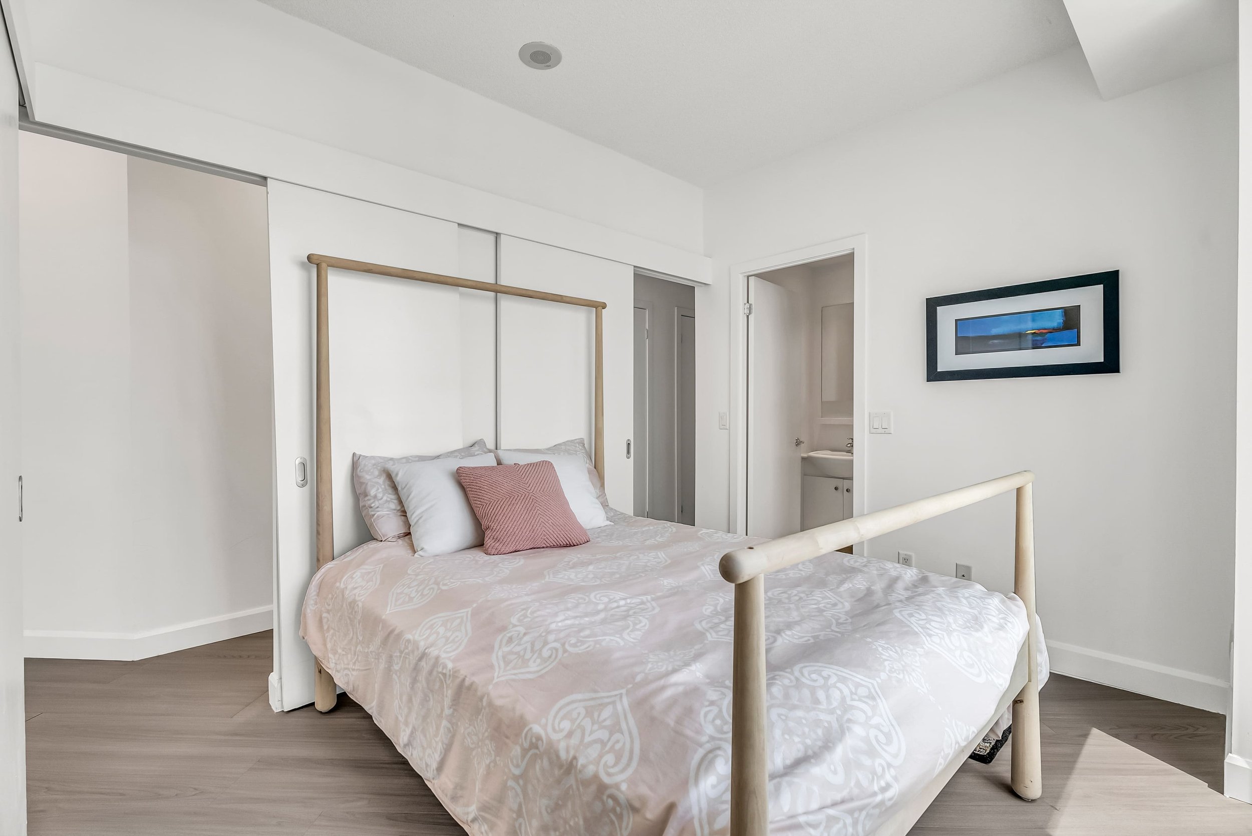 29-primary bedroom2.jpg