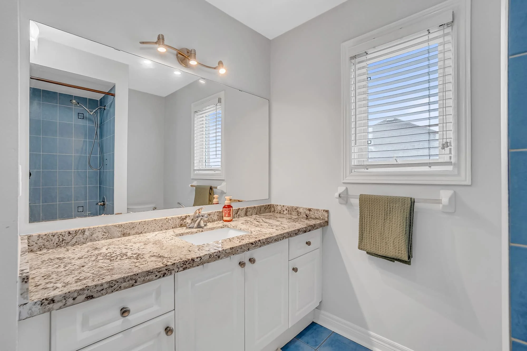 35_guest bath-1.jpg