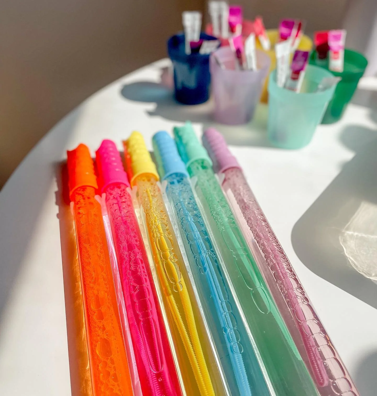 We had a great time at our last spring @stemville session! 🧪 In our SUNSHINE ☀️ class we made sun catchers, played nonstop and everyone got a bubble wand, colorful cup and some lemonade to start S U M M E R off! 🥰 We have our @theartatticplymouth S