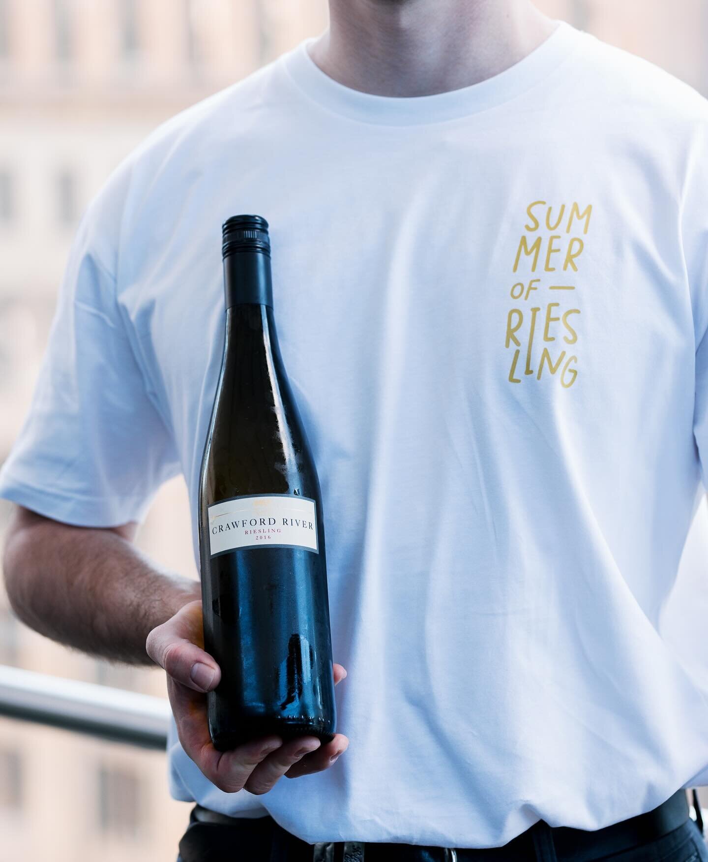 @2kwbar is here to bring in a &lsquo;Summer of Riesling&rsquo; celebration that promises to elevate your wine experience.

Design ~ @fl.o.at
Creative Direction ~ @studiomaja_
Photography ~ @sassafraspr