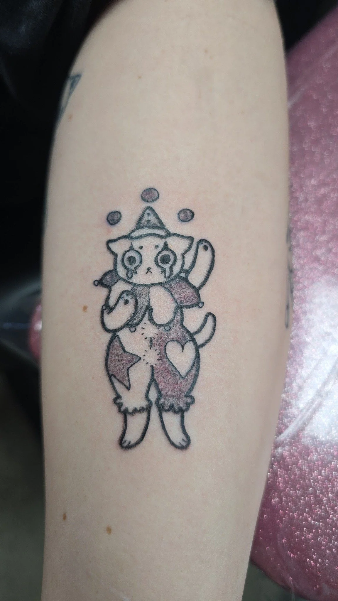 Friends tattoos I got to do yesterday!!. They were soo cute!!
Message me for an appointment or come on in!.. Im open tomorrow and Saturday!!