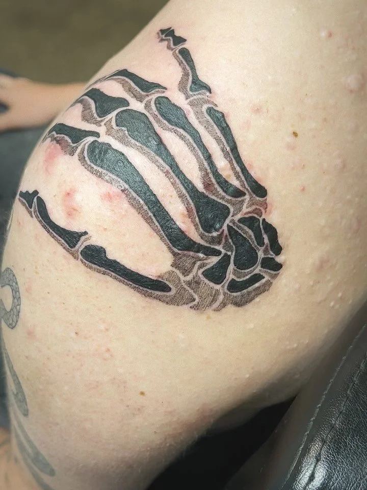 So happy with how my flash piece turned out, thank you Alice for booking this!!
.
.
.
.
.
#tattoo #flashtattoo #skelton #skeletonhand #shouldertattoo #blackworktattoos #michigantattooers #michigantattooartist #michigantattooer