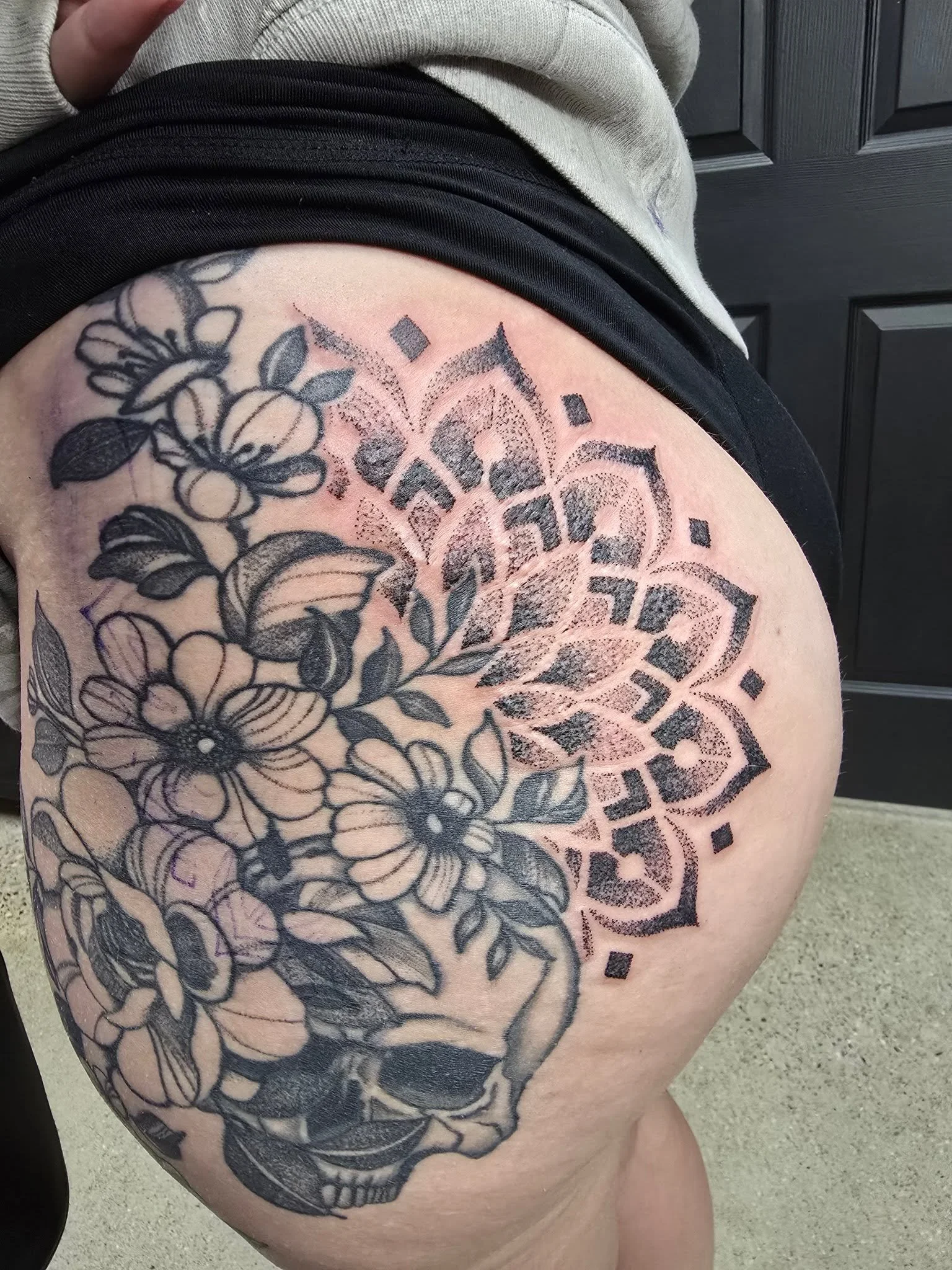 Another addition to a hip.. I can't wait to get this side fully finished!!
Got some time today til 4pm
Or message me for an appointment!!