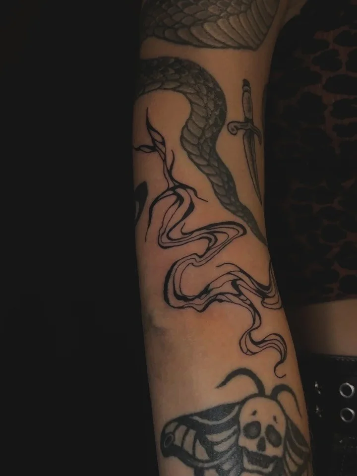 my 1/2 of a trade! Liquid gap filler for @eggpartz π€ π check out her work π
I really enjoy this style and would love to do more projects like this. 
•
•
•
•
•
•
#tattoo #tattooart #blackworktattoos #abstracttattoos #