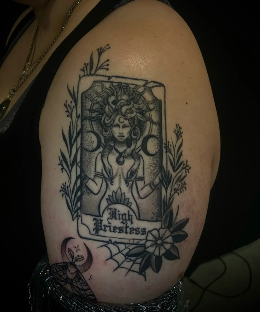 Spotted this healed beauty out in the wild 😜 Always love seeing my work healed and living its best life 🖤 the little moth beside it was beautifully done by @gnomesfromspace 😊Check em out! 
-
-
-
-
-
-
#farmingtonhillsmi #farmingtonhillsmichigan
#f