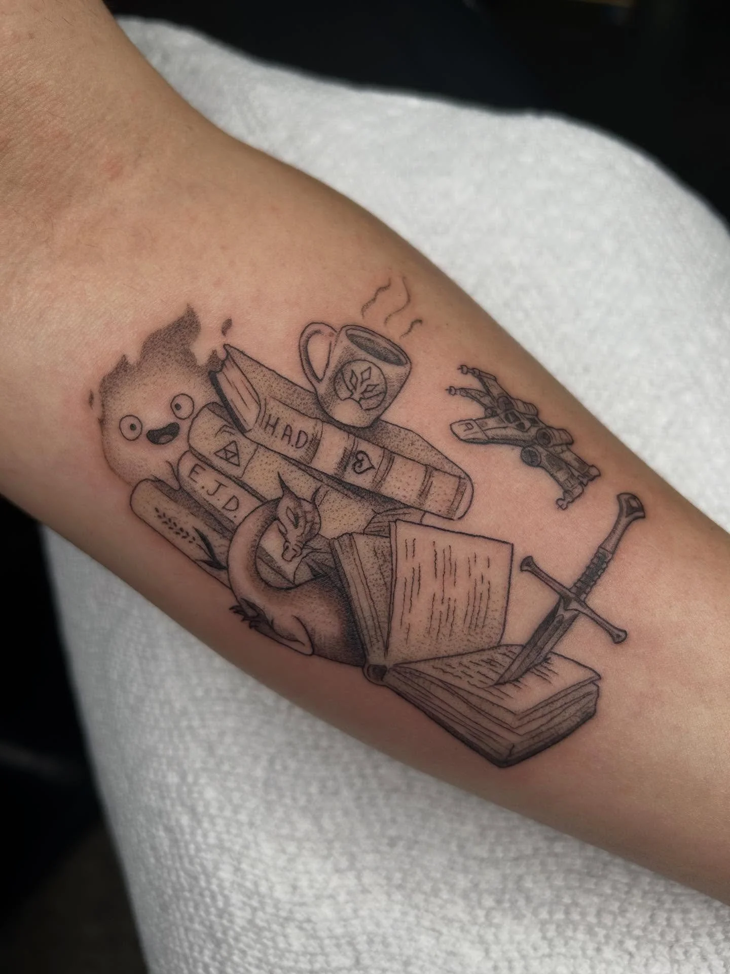 Still very behind on posting…but I have some really sick ones coming up!!! But here are some others that were done in July! (Yes that’s how far back I am…)
#tattooartist #michigantattooartist #femaletattooartist #blackwork #black