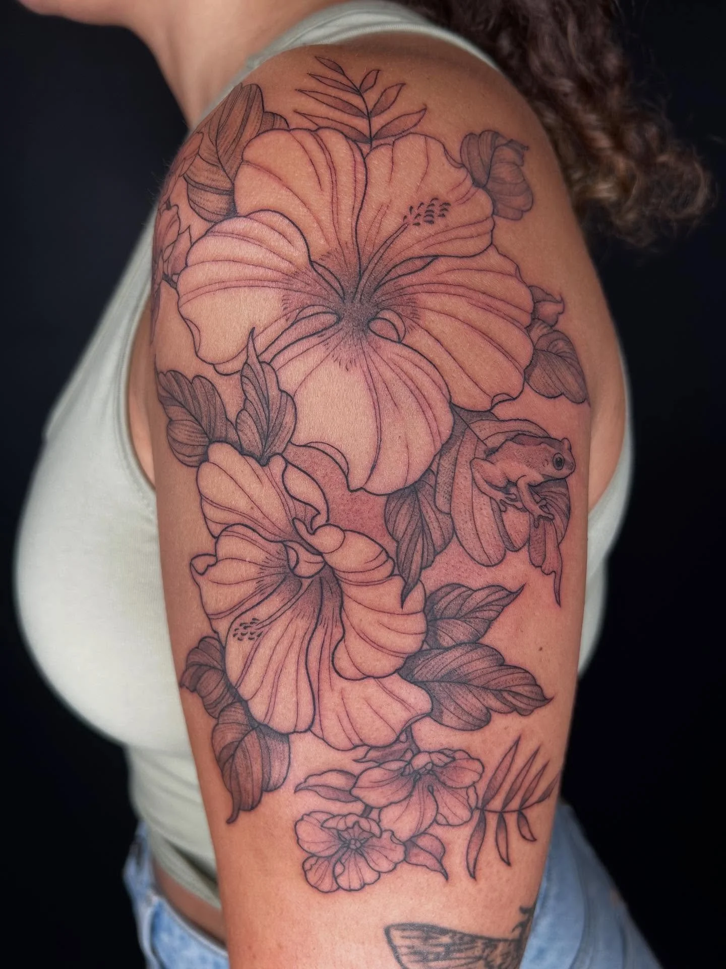 LOOK AT THAT FROG!! He&rsquo;s too cute🐸🐸🐸

#tattooartist #michigantattooartist #femaletattooartist #blackwork #blackworktattoo #stipple #stippletattoo #shading #dotwork #frog #frogtattoo #hibiscus #hibiscusflower #hibiscustattoo #floraltattoo #fl