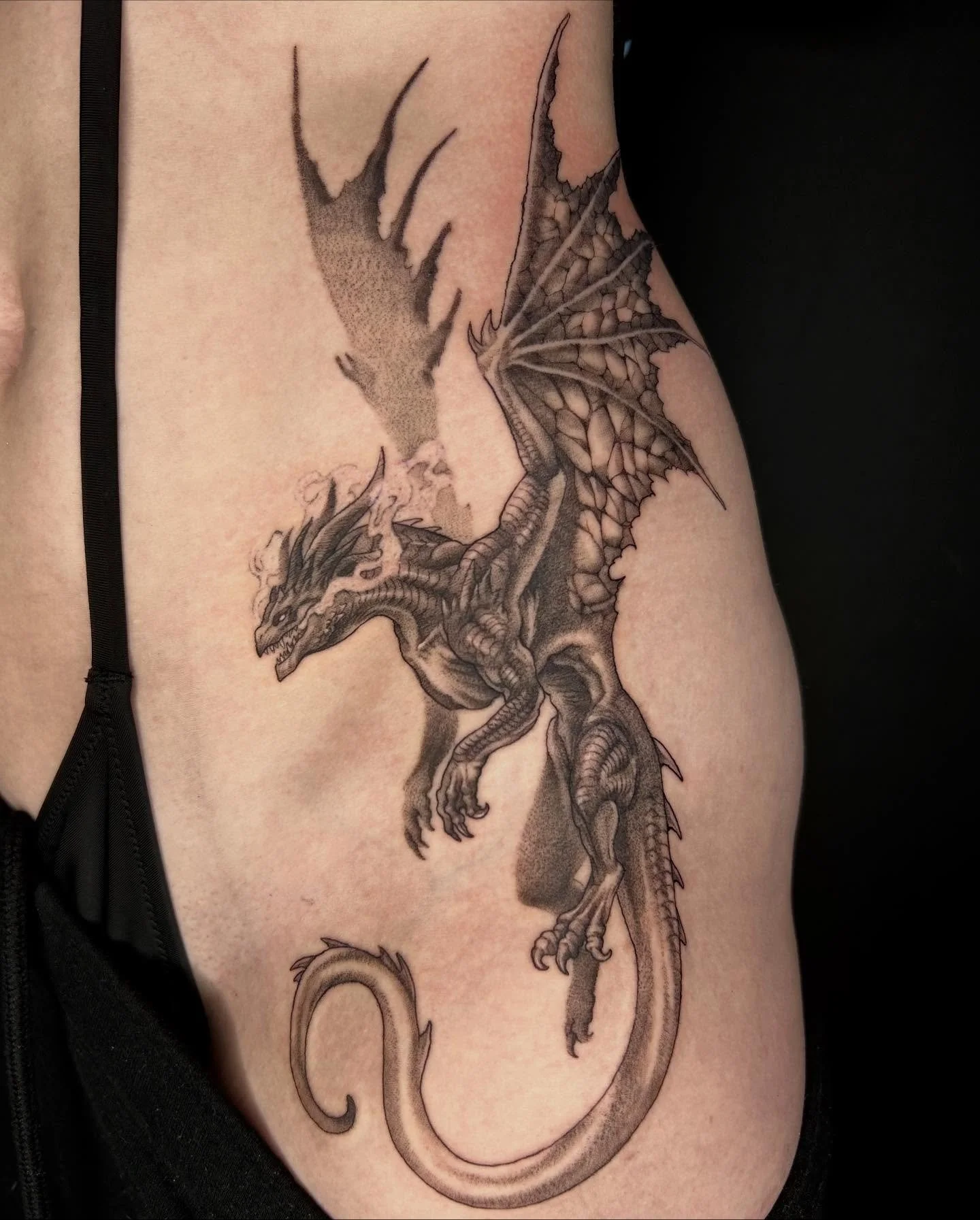 Sorry for being so behind on posting these past couple weeks have been really hectic for me.. BUT LOOK MORE DRAGONS!!! SERIOUSLY SO PROUD LIKE I DID THAT🐉🐉🐉

#tattooartist #michigantattooartist #femaletattooartist #blackwork #blackworktattoo #stip