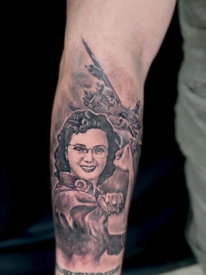 Got to do a really cool portrait of my client&rsquo;s grandmother. Who built B-17&rsquo;s during WW2.
Placed her face on Rosie the riveter&rsquo;s body.
I think it turned out pretty cool.