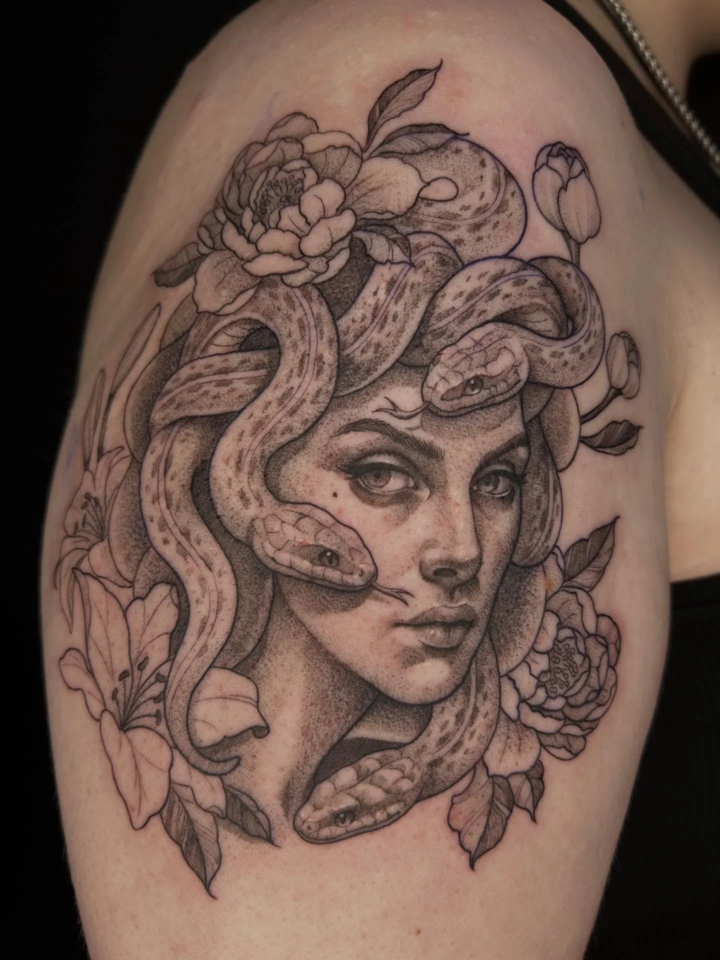 LOOK HOW BEAUTIFUL SHE IS❤️❤️ thank you so much for the trust! (People who get Medusa tattoos know that you are hella strong people💪🏼)

#tattooartist #michigantattooartist #femaletattooartist #blackwork #blackworktattoo #stipple #stippletattoo #sha
