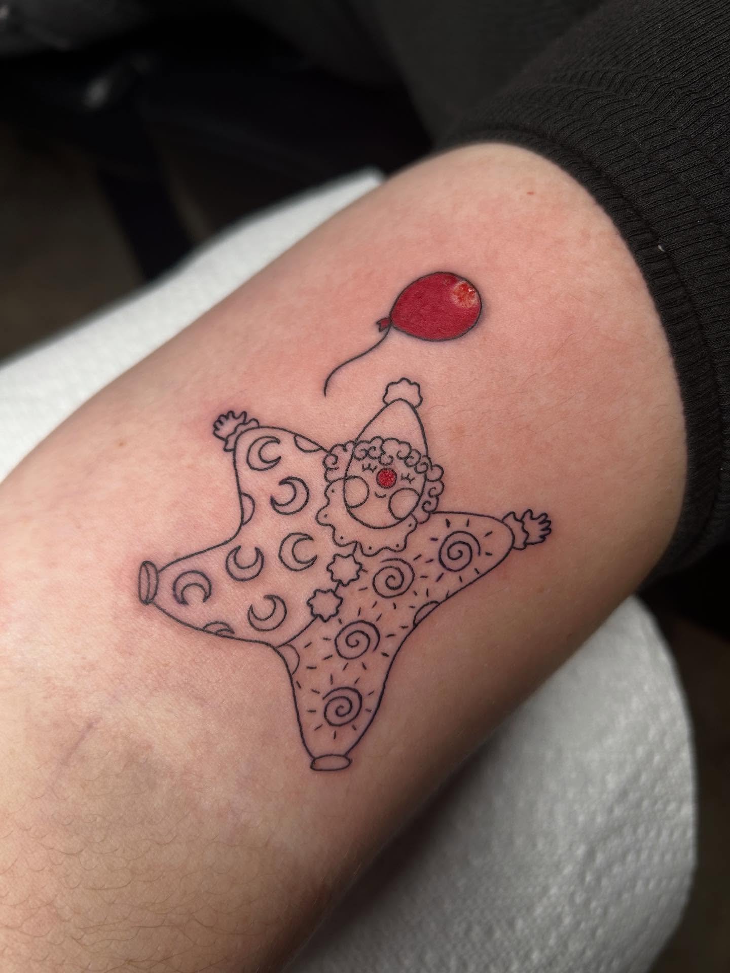 Just some smaller cuties!!!

#tattooartist #michigantattooartist #femaletattooartist #blackwork #blackworktattoo #stipple #stippletattoo #shading #dotwork #clowntattoo #clown #ulquiorra #ulquiorraschiffer #ulquiorra4 #pumpkin #pumpkintattoo #ghost #g