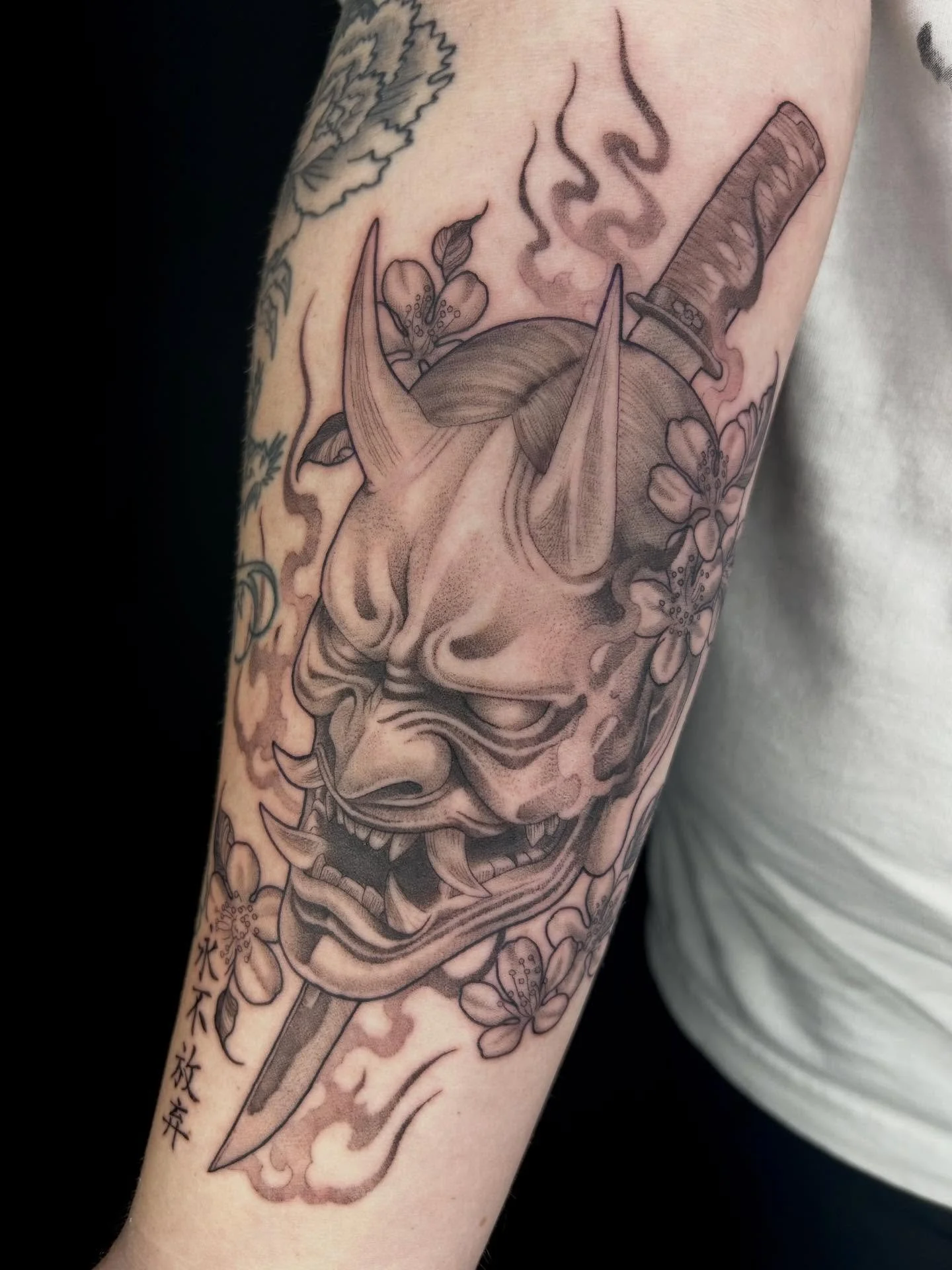 IVE BEEN SO HAPPY WITH MY TATTOOS LATELY! It&rsquo;s all because of my clients THANK YOU GUYS!!!❤️❤️❤️

#tattooartist #michigantattooartist #femaletattooartist #blackwork #blackworktattoo #stipple #stippletattoo #shading #dotwork #oni #onimask #onima