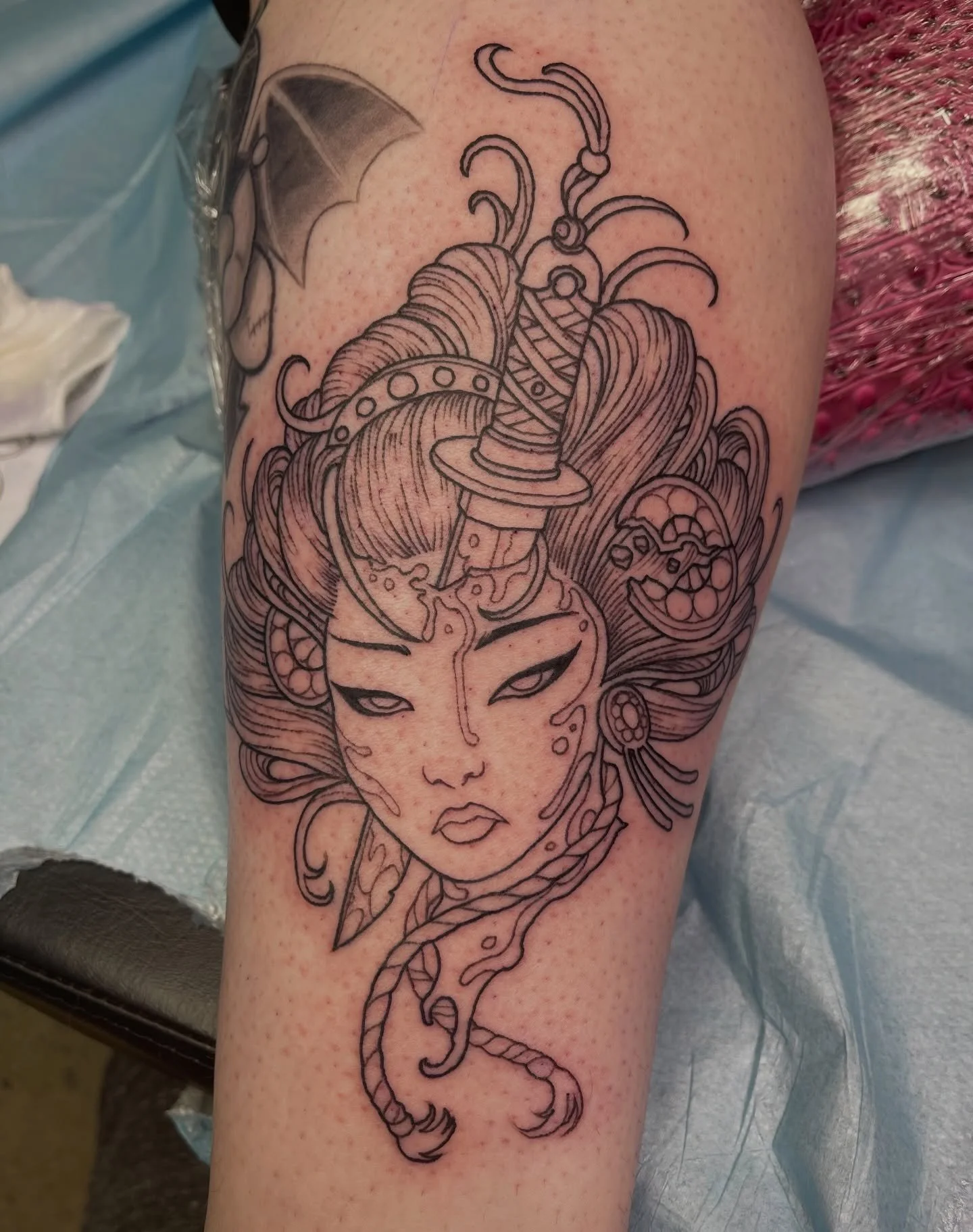 Got a good start on this geisha today on @linesofgreen thanks sage! Excited to get some coloration in here 
@hive.tattoo.studio @claudiocamilucci 

#flintmichigan #flinttattooartist #michigantattooers #michigantattooartist #colortattoo #michiganartis