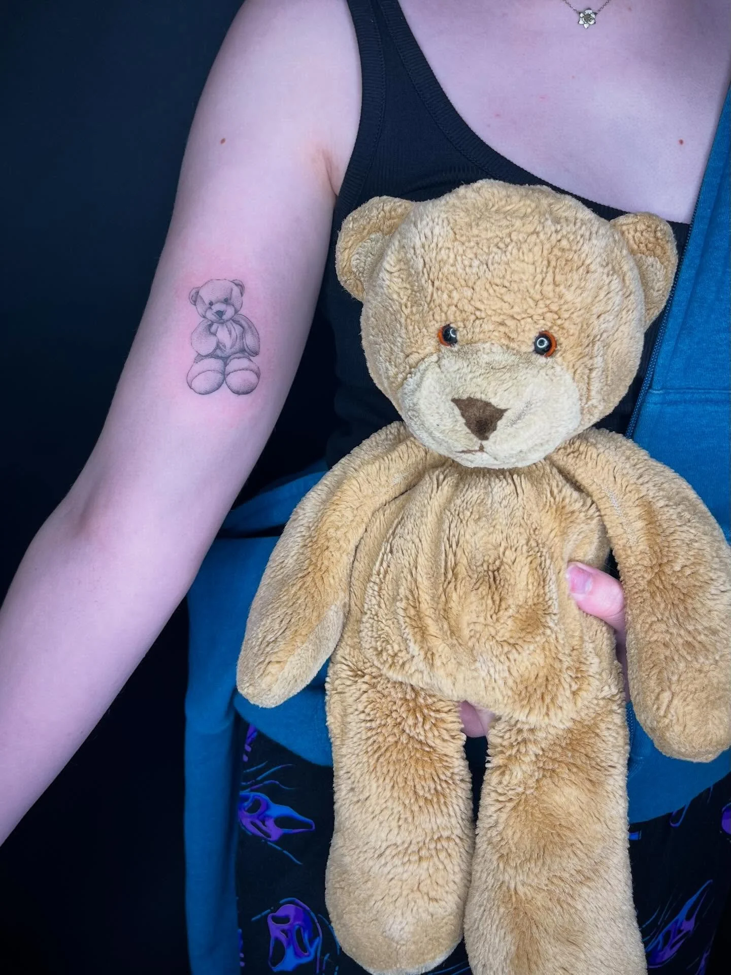 who wants a teddy bear for crimmas??👀
ft. my son who loves his holiday sweaters

#art #tattoos #femaletattooartist #blackwork #illustrative #realism #surreal #stippleshading