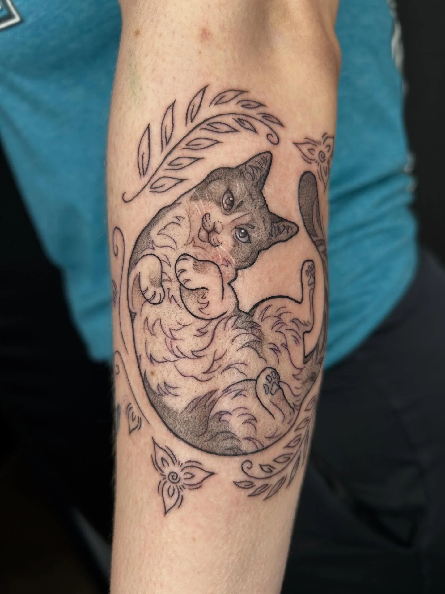 I will never not love tattooing animals😩

#tattooartist #michigantattooartist #femaletattooartist #blackwork #blackworktattoo