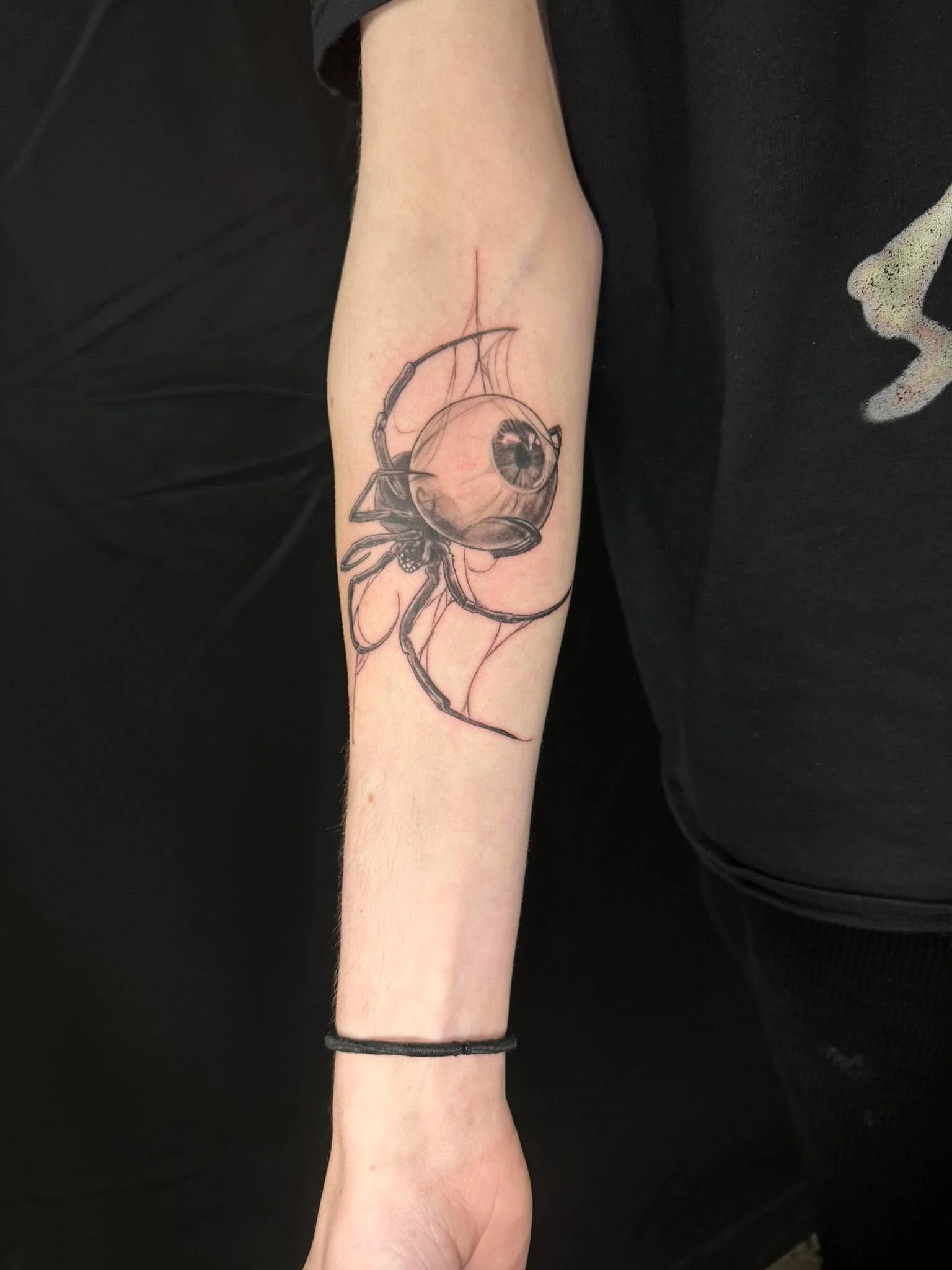 Just a casual eyeball spider &mdash; nothing creepy, nothing weird&hellip; totally normal.🕷️👁️
Pinterest reference, reworked and tattooed in my style to fit the arm.
If you want something original or a reference brought to life the right way, DM me