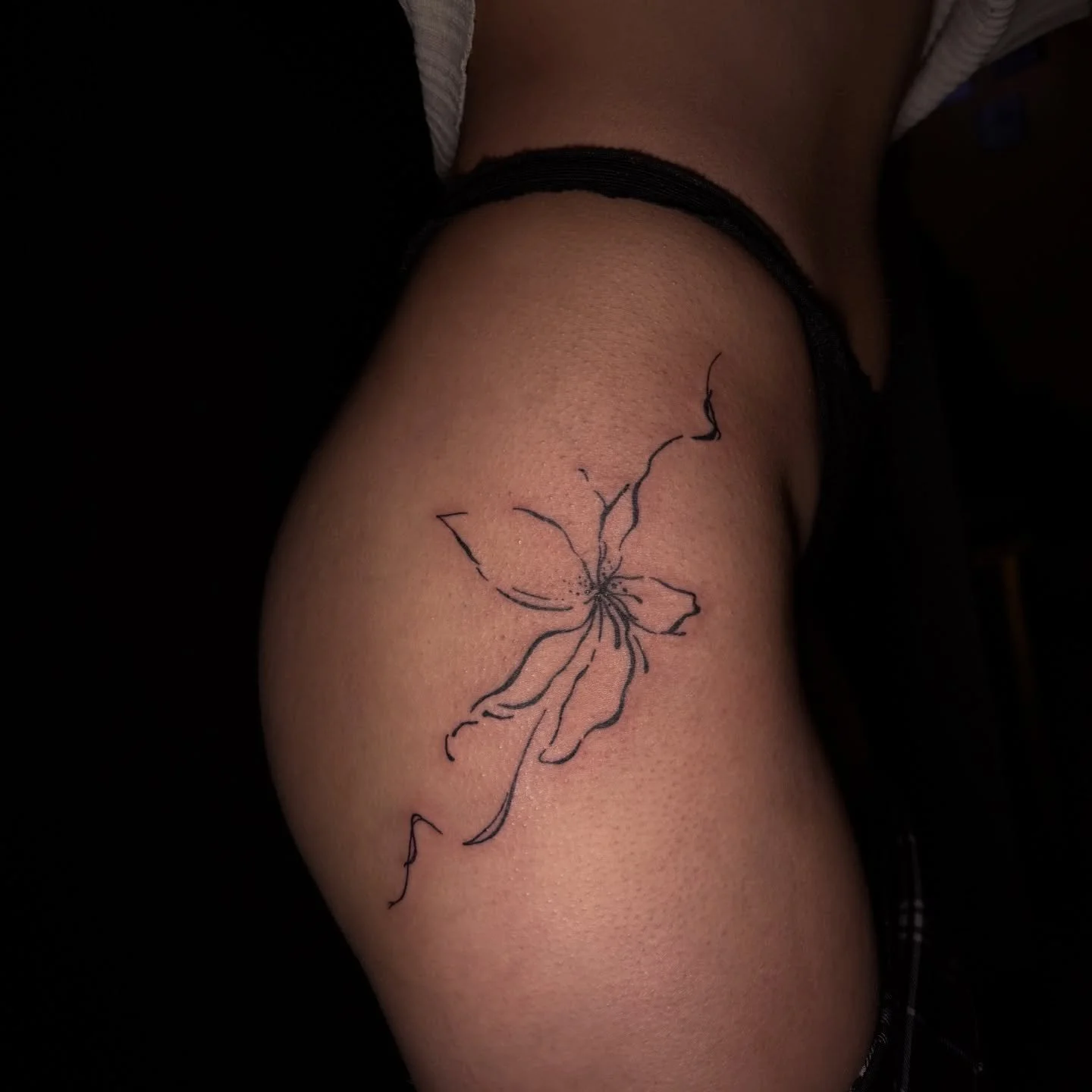 🌺 a fun walk-in from last week 🙏🏻 
&bull;
&bull;
&bull;
&bull;
#tattoo #michigantattooartist #detroittattooartist #abstracttattoos #blackworktattoos