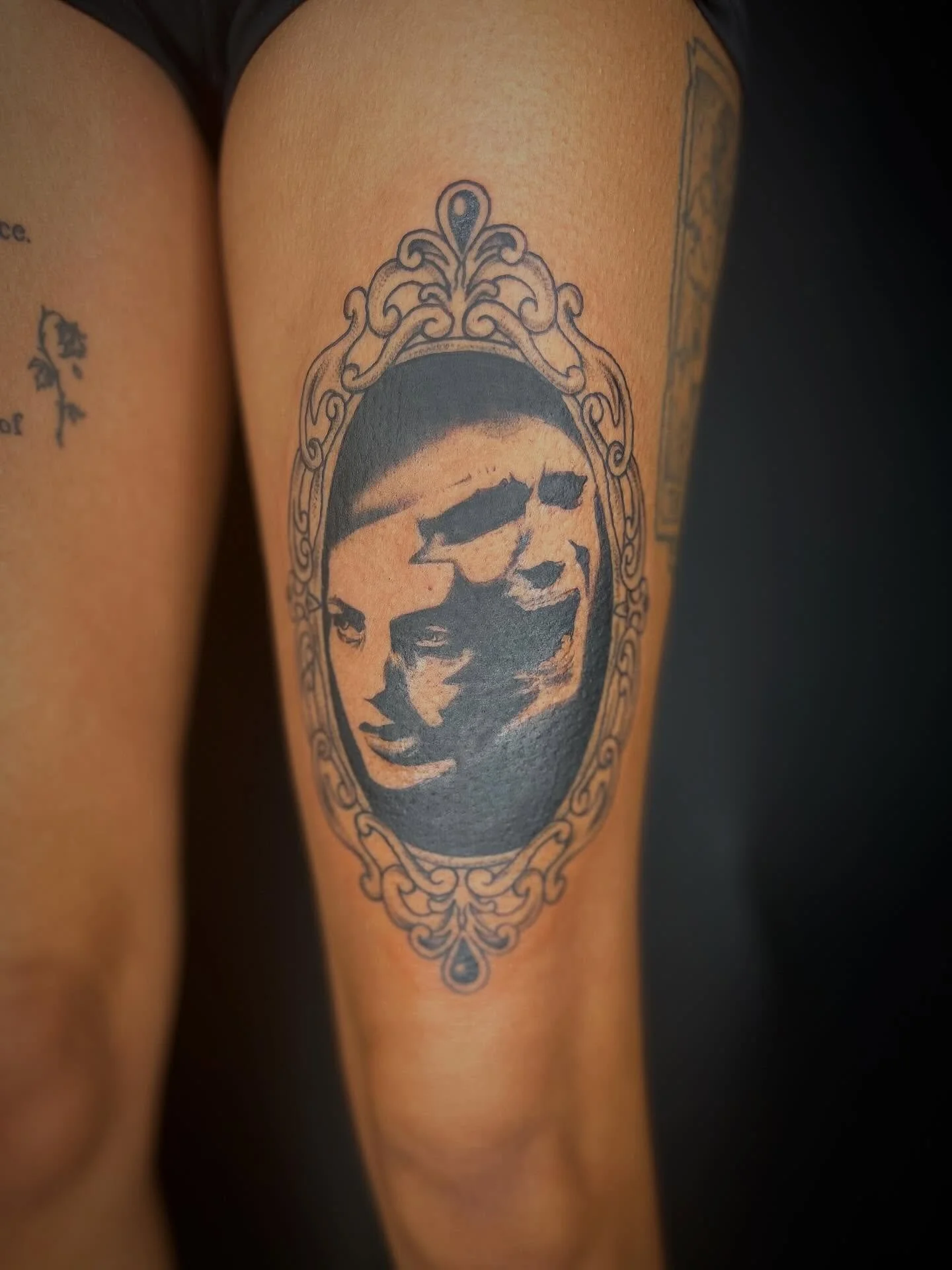 A noise, a scream tears my clothes as the figurines tighten
With spiders inside them and dust on the lips of a vision of hell
I laughed in the mirror for the first time in a year

But the same image haunts me, in sequence, despair of time
I will neve