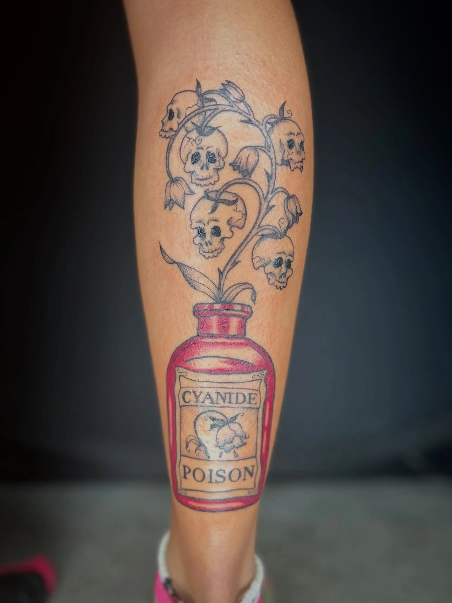 feed me eggs and tell me im pretty

#art #tattoos #trippy #blackwork #poisonbottle #skullflowers #surreal #womantattooartist