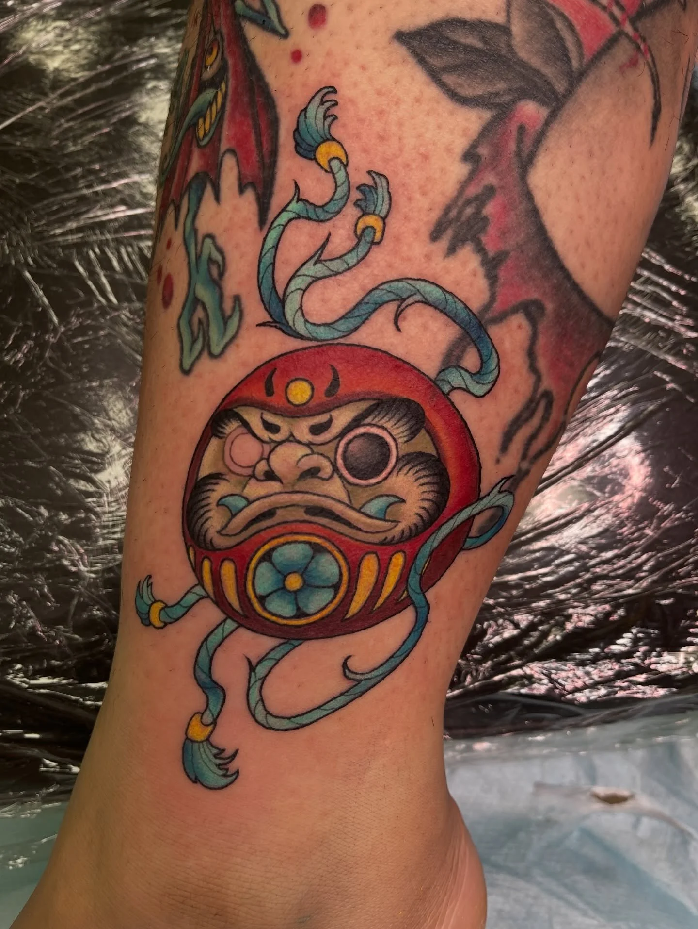 Daruma for Hannah! @memento_detroit thanks homie! 
@hive.tattoo.studio @claudiocamilucci 
Claudiocamilucci@gmail.com 

#flintmichigan #flinttattooartist #michigantattooers #michigantattooartist