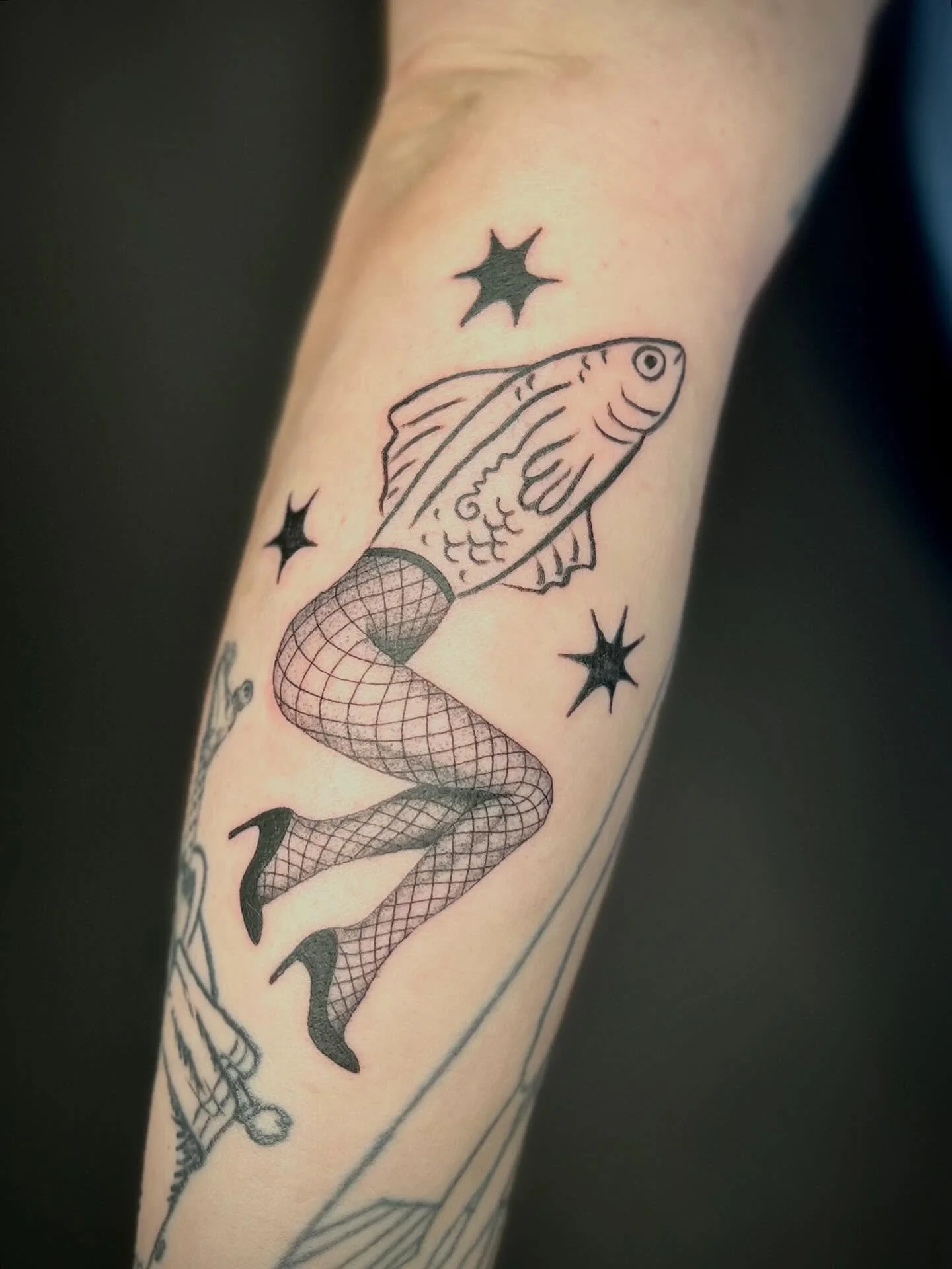 SEXY FISH ALERT

#art #tattoos #fishlegs #sexyfish #fishnets #highcontrast #blackwork #stippleshading #surreal