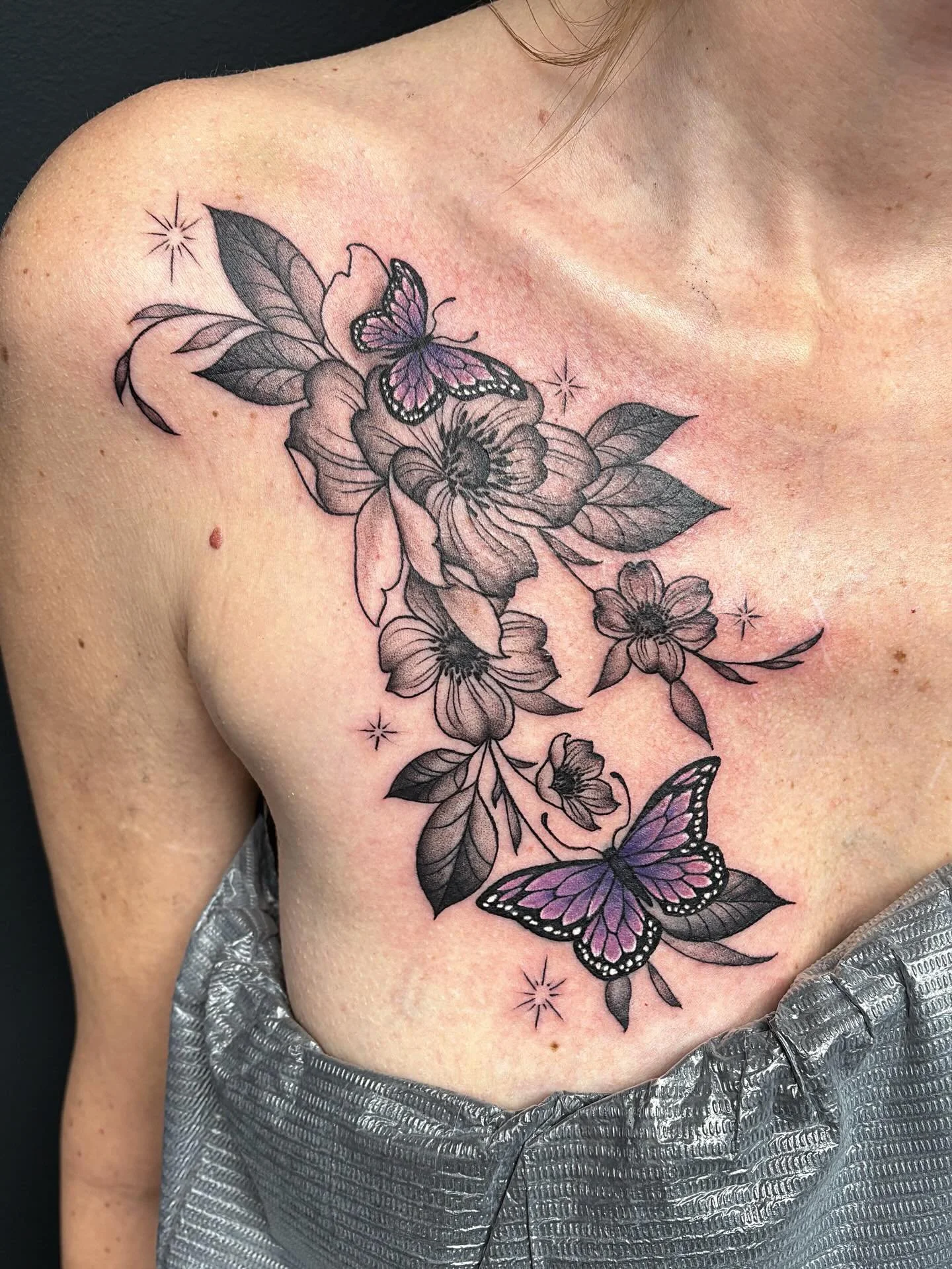 Sometimes your old tattoo just needs a facelift 💜 thank you again!! Swipe for the before pic! @lindsytiderington  @hive.tattoo.studio 

If you would like to book with me, send me an email or fill out my booking form, link in bio 💜 kirioustattoos@gm