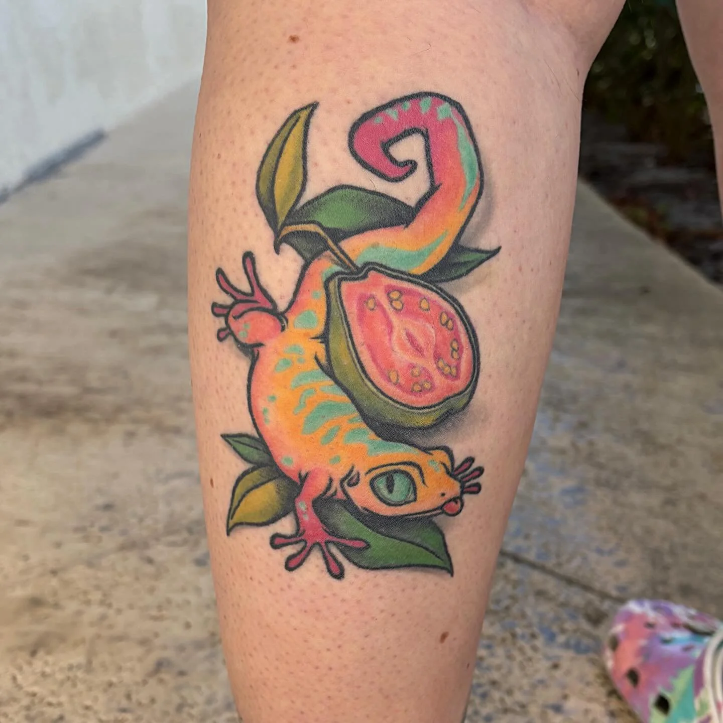 This is one of my favorite little tattoos I&rsquo;ve done 💜 he&rsquo;s a few years old in this picture but I love the wee geckos 💜 @__tashii_ 

If you would like to book with me, send me an email or fill out my booking form, link in bio 💜 kirioust