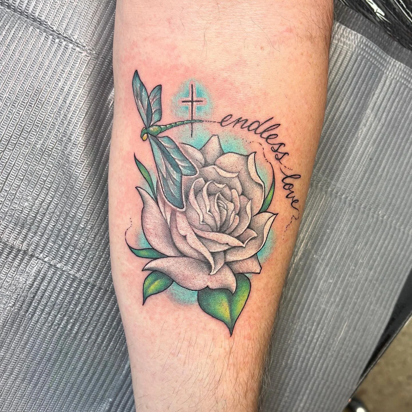 A memorial for his wife 💜 sometimes a walk in can be the most powerfully tattoo you do in any period of time. Thank you for the trust 🙏

@hive.tattoo.studio 

#flinttattooartist #michigantattooartist #ladytattooer #colortattooartist #michiganartist