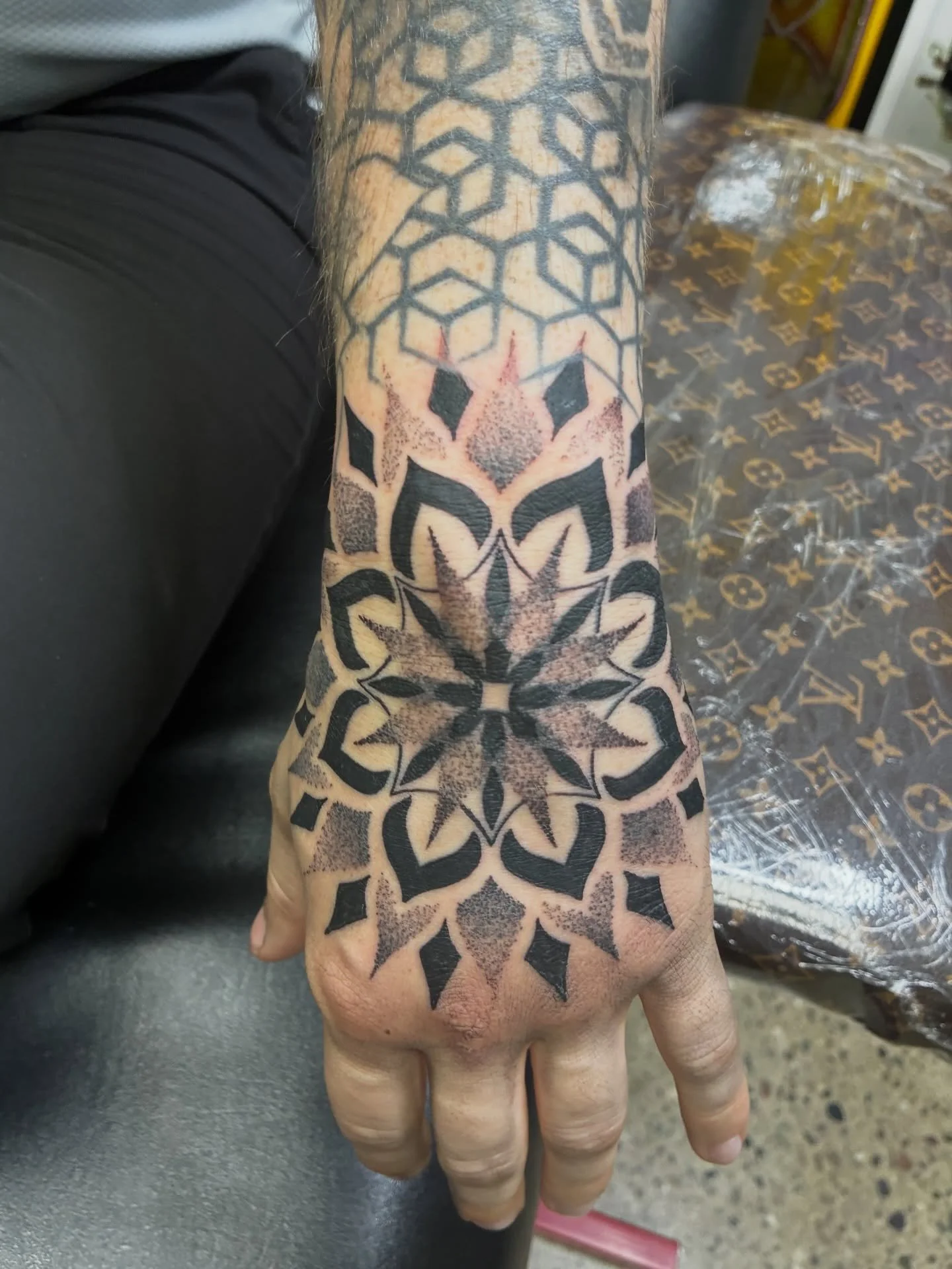 Super fun hand mandala for my good homie Zack. I love making geometric pieces. Hit me up if you want to get some done! Booking March and April!