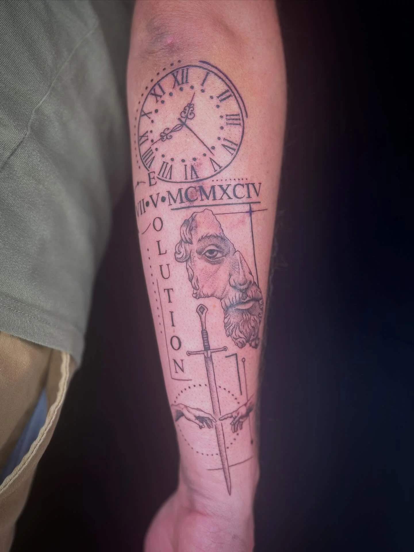 HALF SLEEVE CONTINUED&hellip; but still not finished. One more session to go!🙌🙌

#art #conceptdesign #tattoos #womentattooartists #blackwork #greekmythology #linework